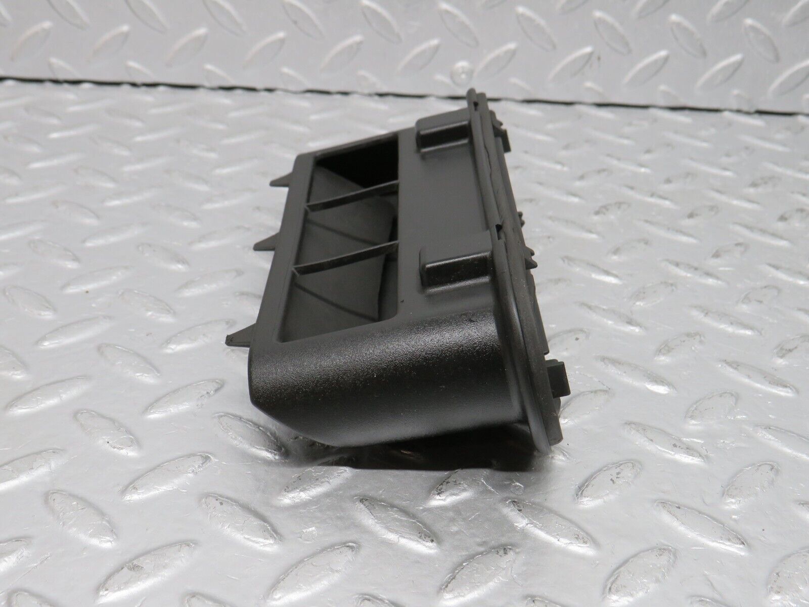 38676 Mercedes-Benz W201 190E 2.6L Trunk Breather Ventilation Valve Left 2018300242