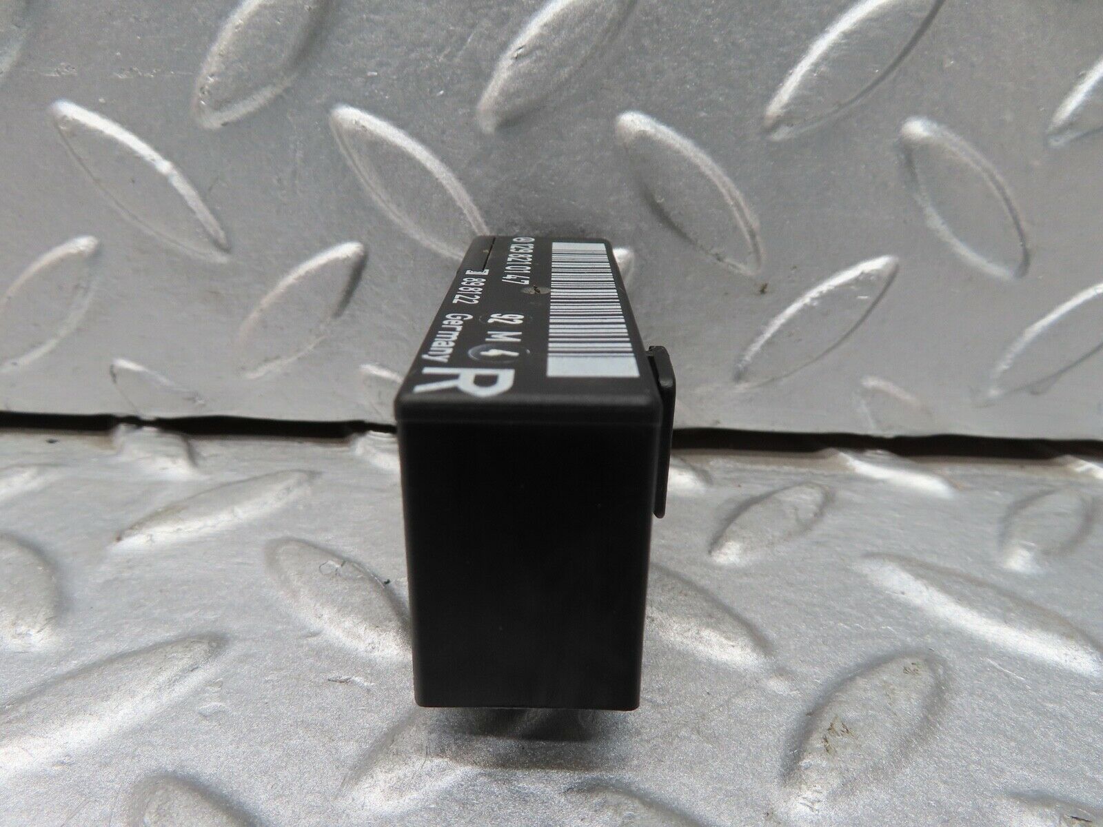 17245 Mercedes-Benz R129 300SL Coupe Right Seat Locking Relay 1298210147