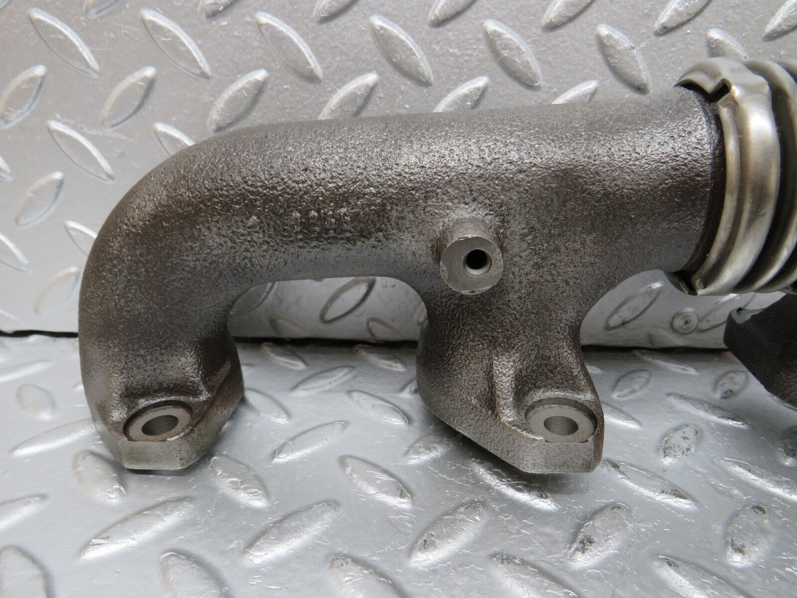 33115 Mercedes-Benz W126 380 V8 Exhaust Manifold Right 1161422402 1161420602