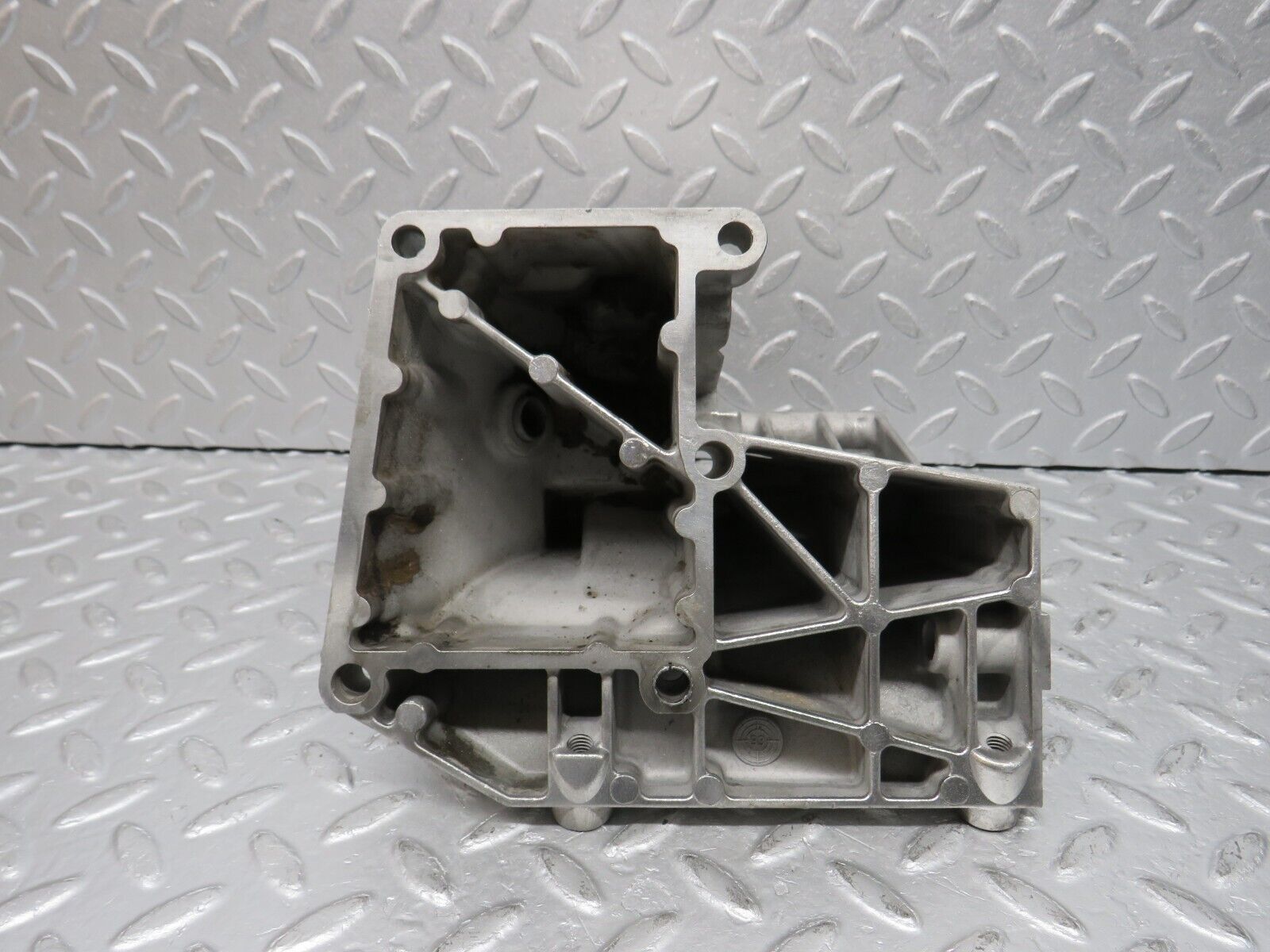 38647 Mercedes-Benz R129 280SL Coupe Power Steering Pump Bracket 1031310935