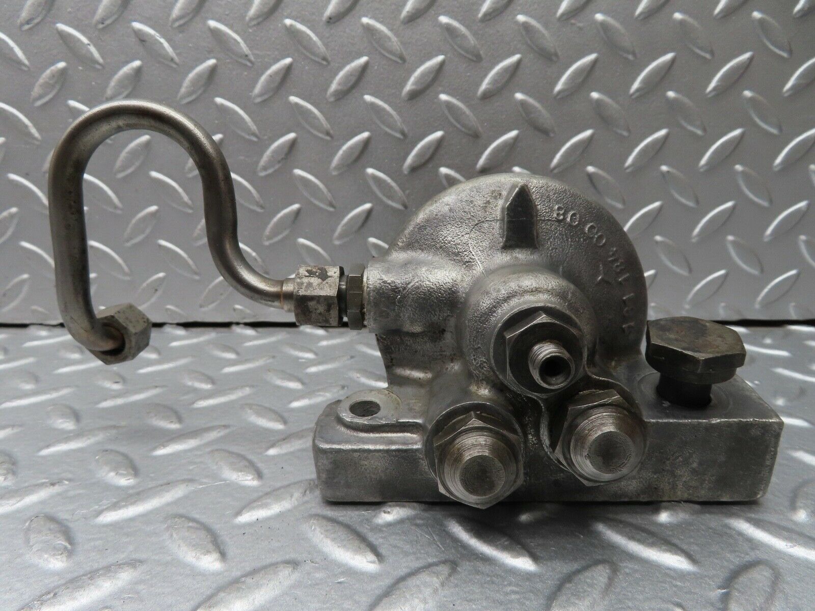 18559 Mercedes-Benz W136 170V Oil Filter Housing 1811840008