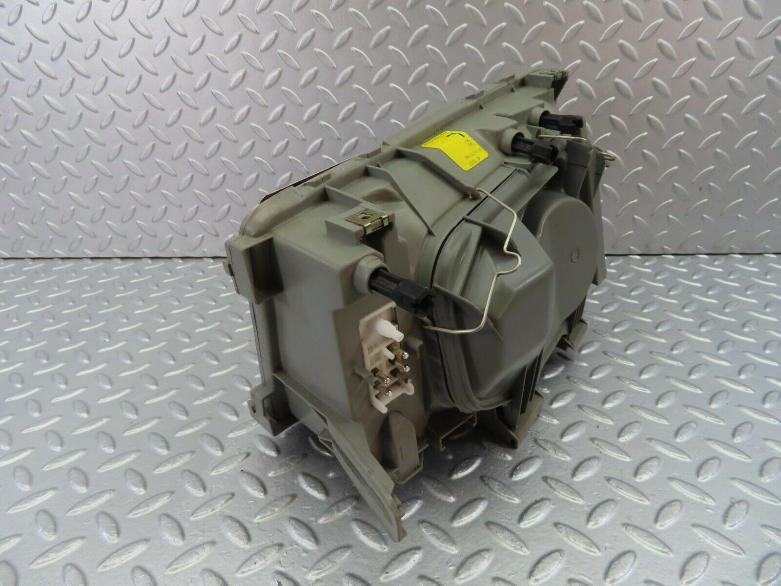 10506 Mercedes-Benz W201 190E Headlight Bosch Left Side 0301067725