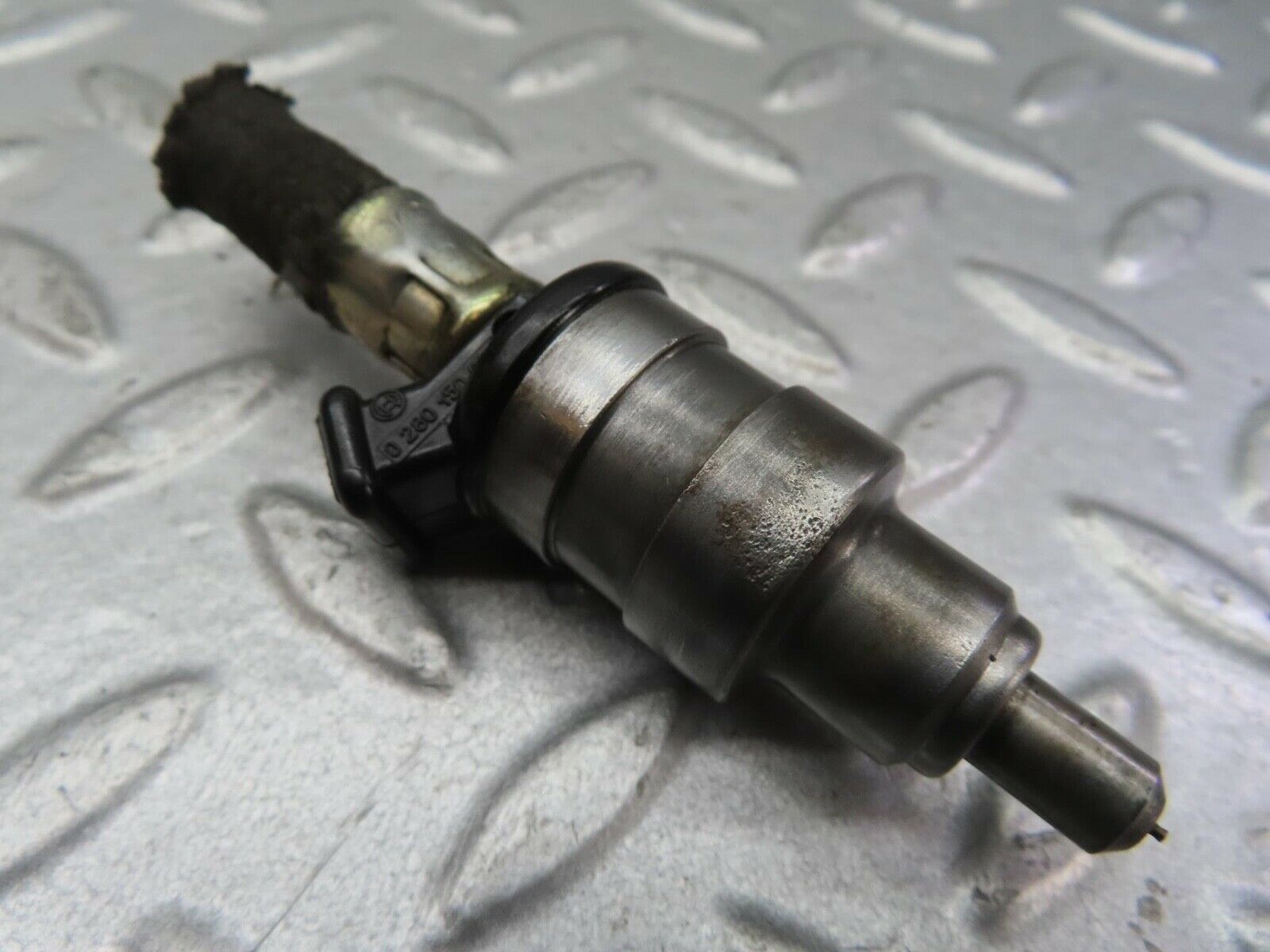 13341 Mercedes-Benz W116 350SE Fuel Injector Bosch 0280150001