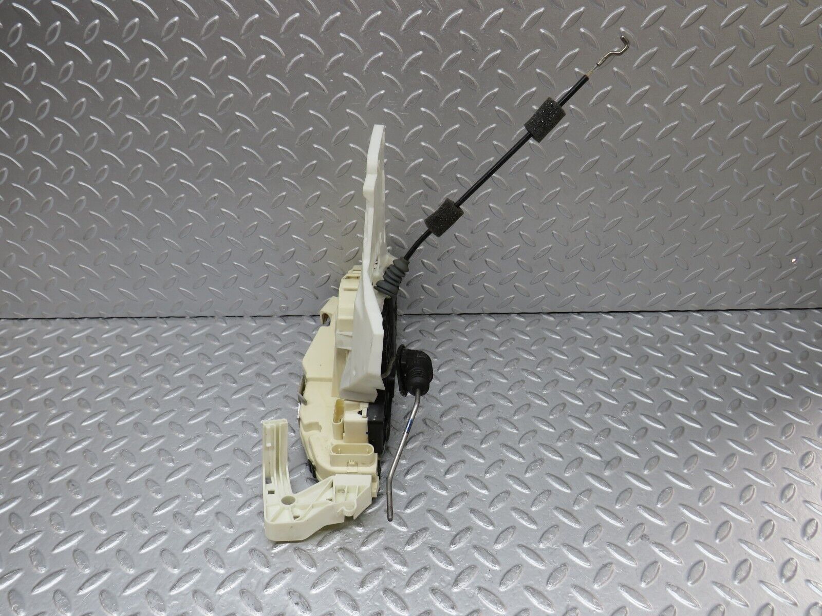 35234 Mercedes-Benz W221 Front Left Door Lock Mechanism 2217202735