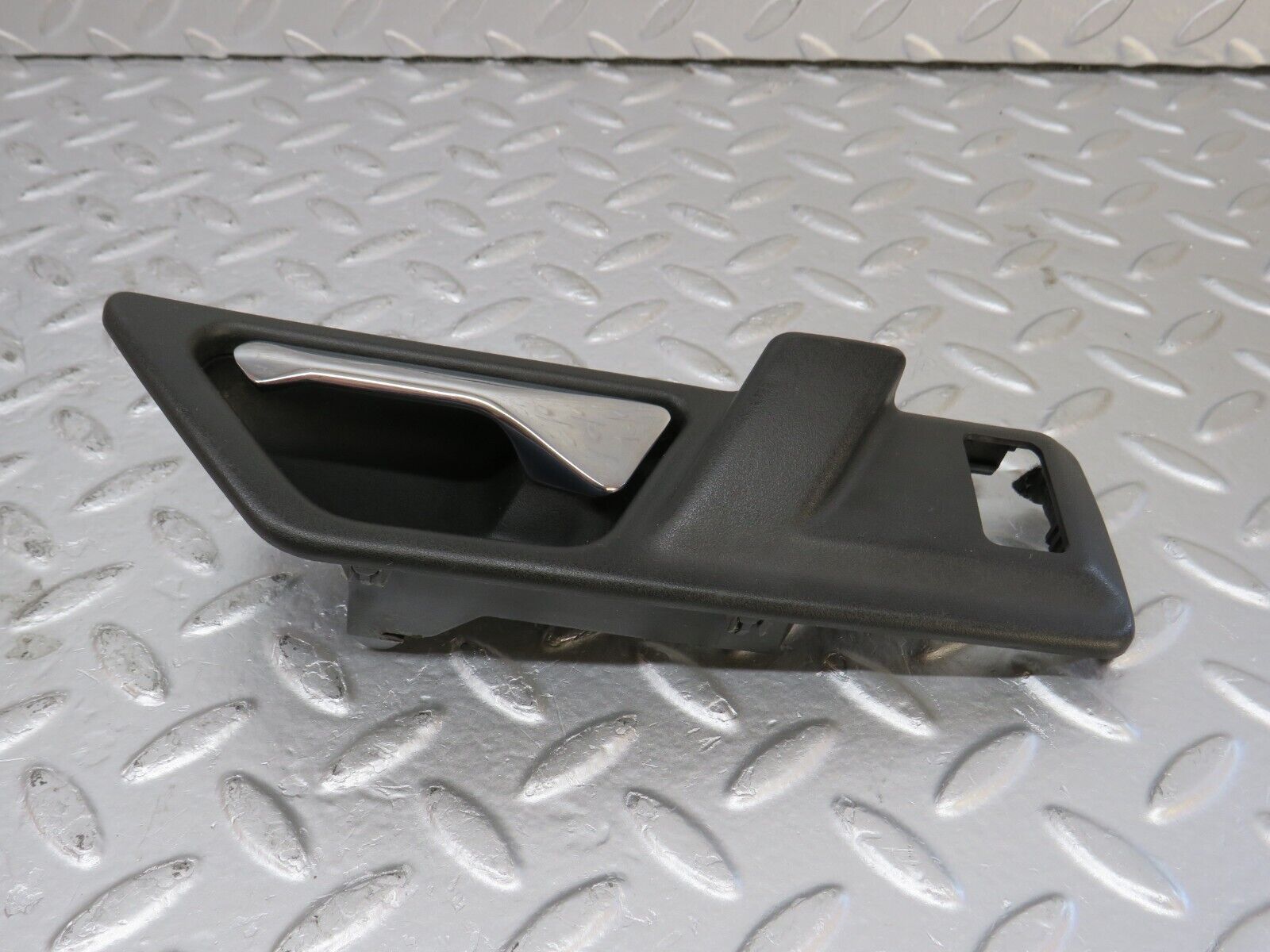 33909 Mercedes-Benz W124 260E Interior Door Handle Rear Left 1247600161