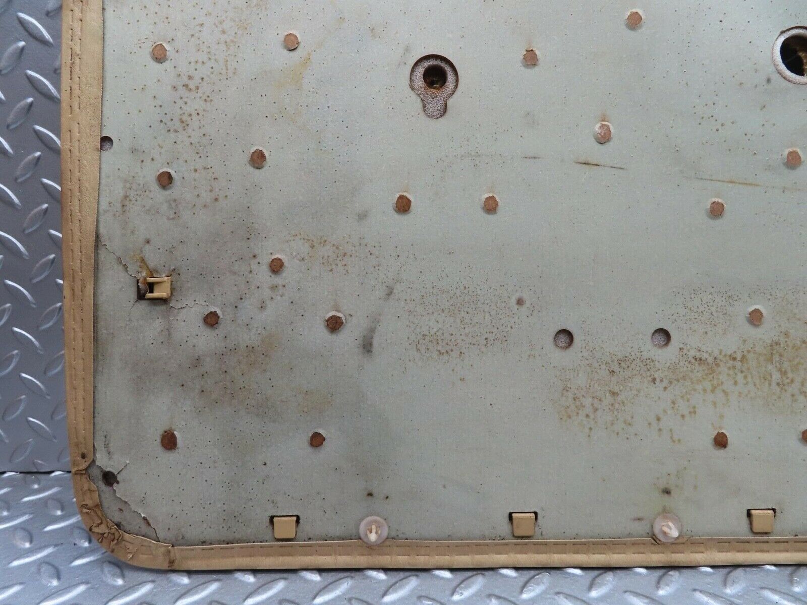 13509 Mercedes-Benz W123 200 Front Left Door Card Cream