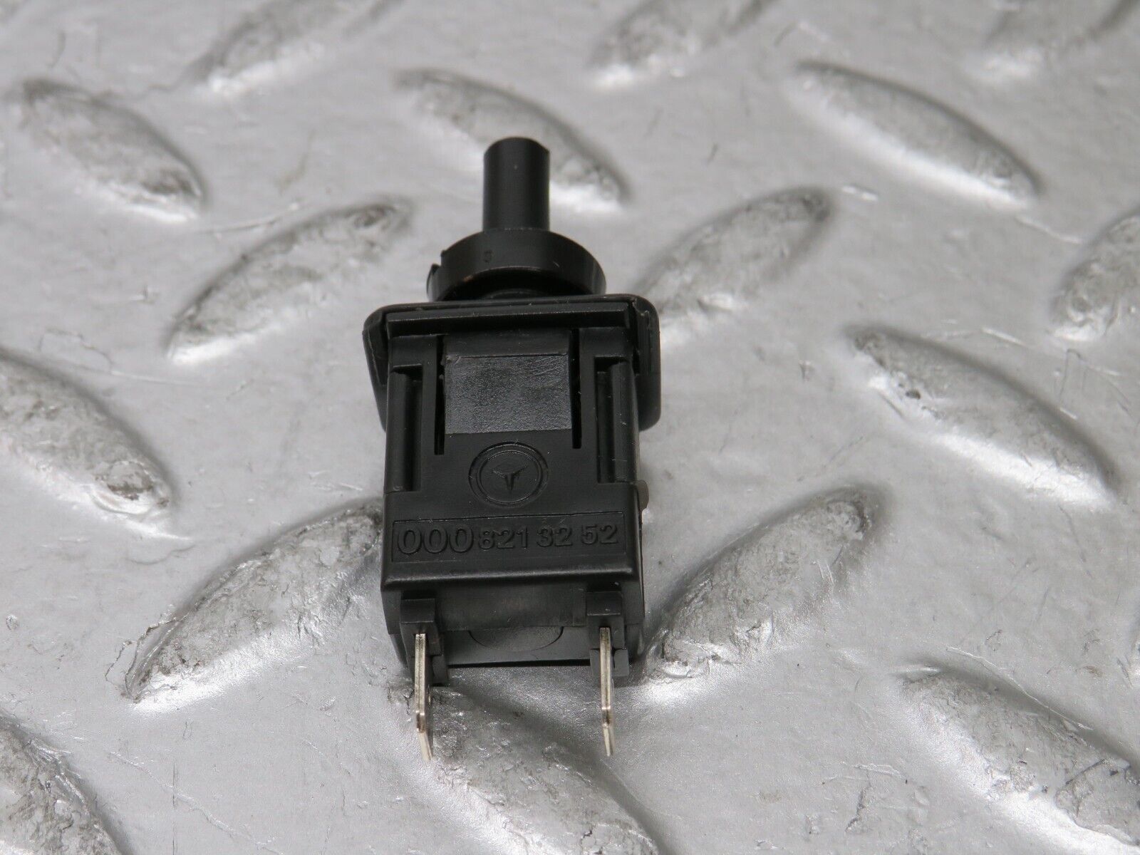 29898 Mercedes-Benz W123 230E Glove Box Light Switch 0008213252