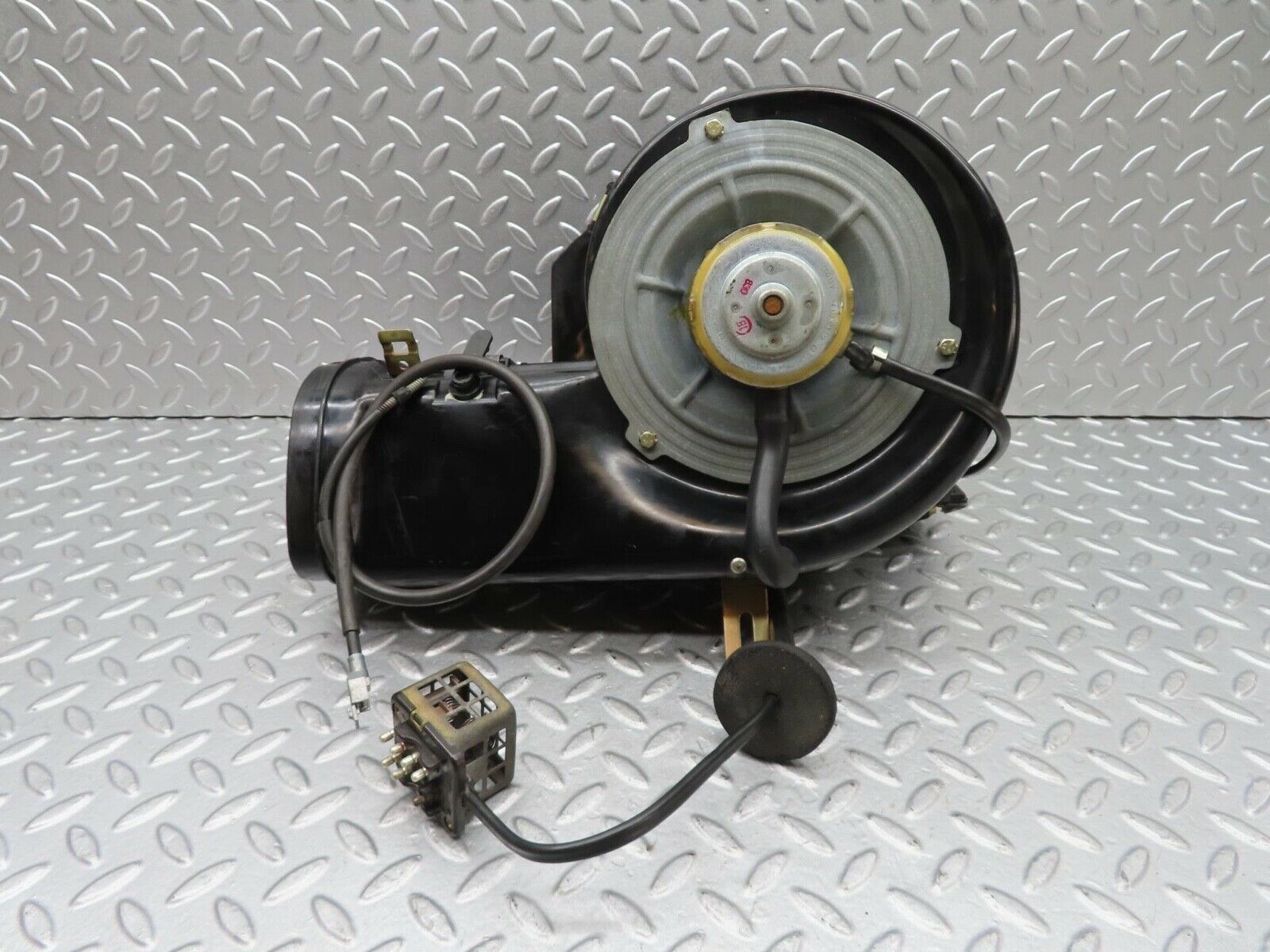 14368 Mercedes-Benz W116 350SE Heater Blower Motor With Housing 0130107012