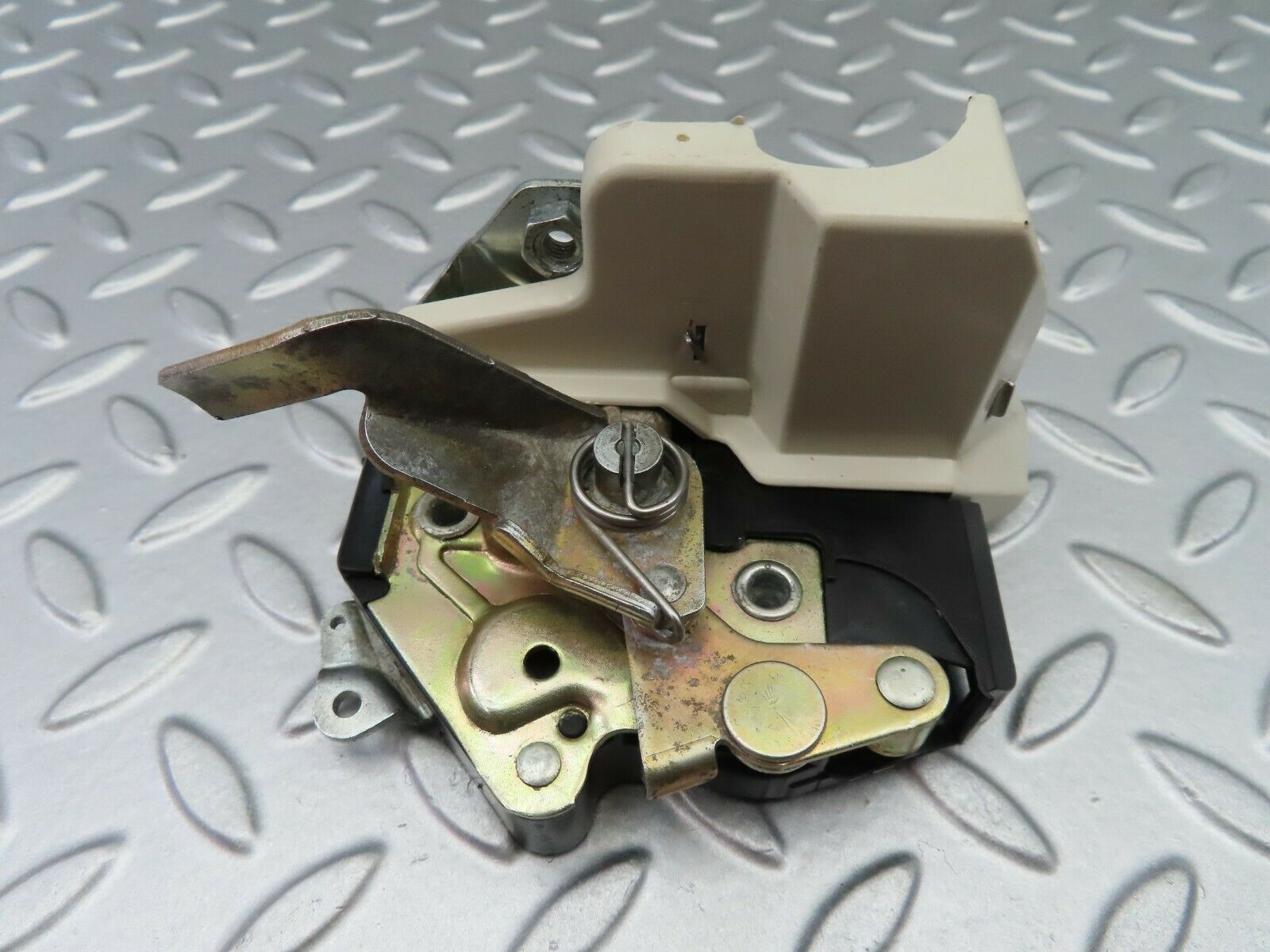 6603 Mercedes-Benz S124 E220 Wagon Rear Left Door Lock Mechanism