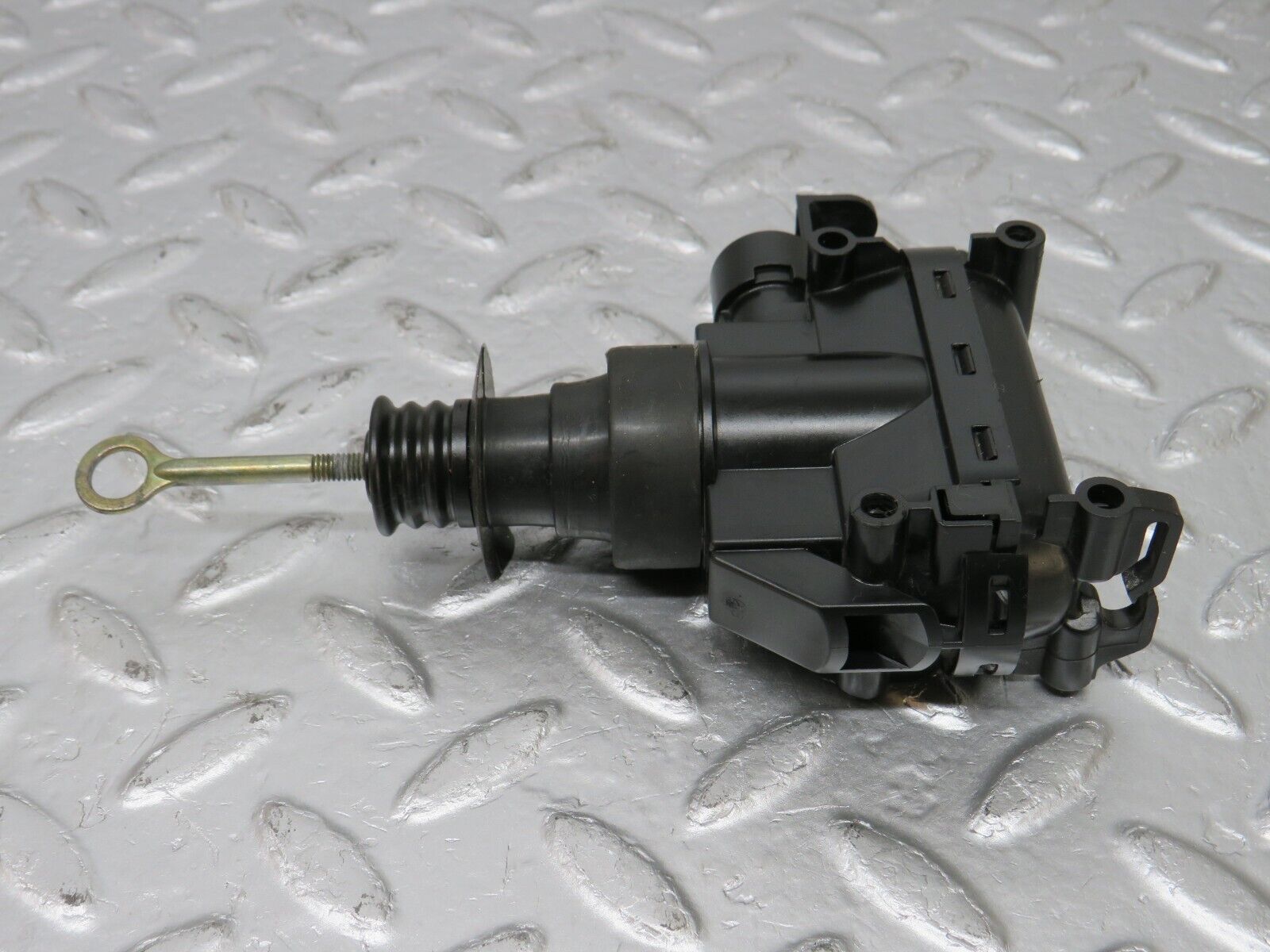 33647 Mercedes-Benz W201 190E 2.0L Door Lock Vacuum Actuator Front Left