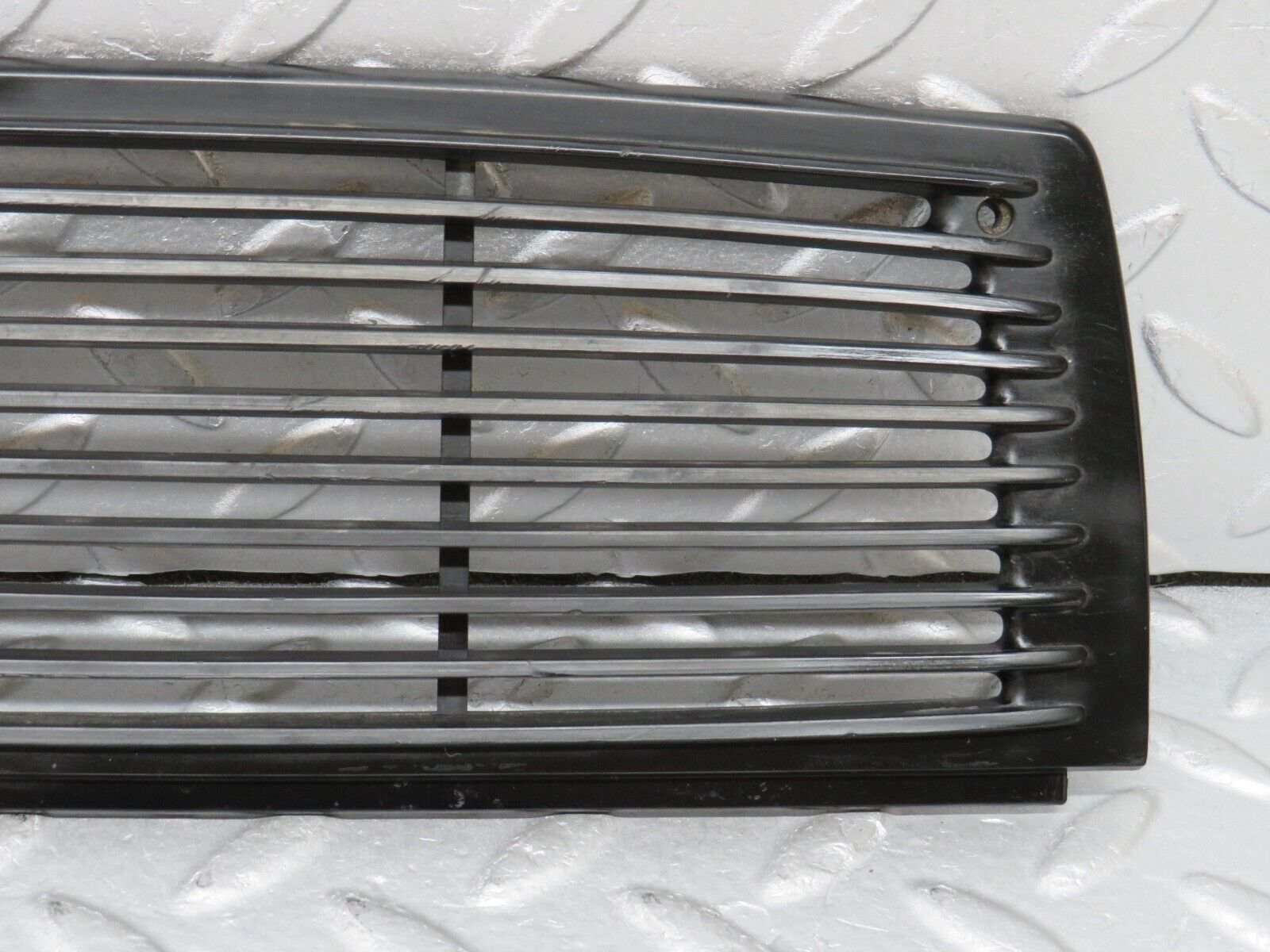 35818 Mercedes-Benz W108 Dashboard Centre Speaker Cover Grill