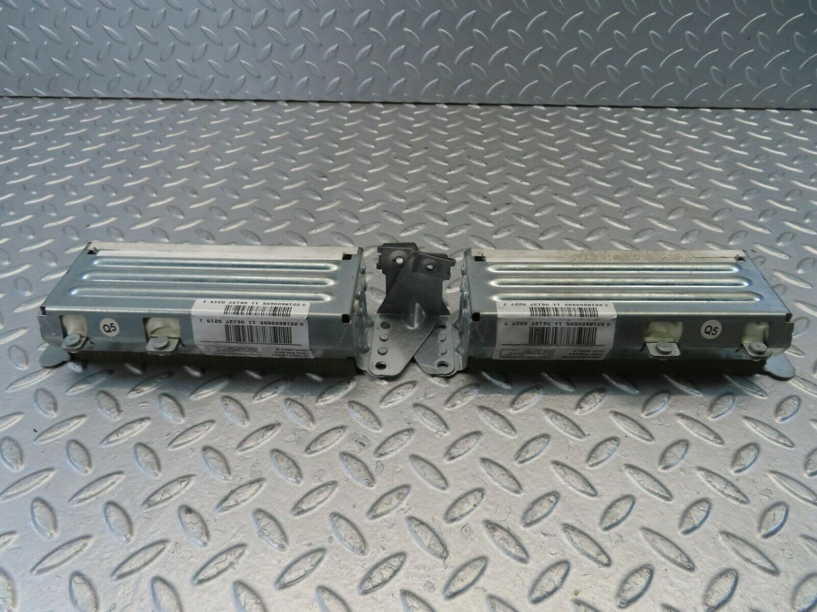 11151 Mercedes-Benz W221 S320 Rear Shoulder Airbag 2218600505/2218600605