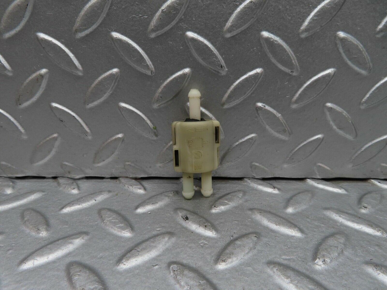 15370 Mercedes-Benz W123 230E Windscreen Washer Fluid Distributor