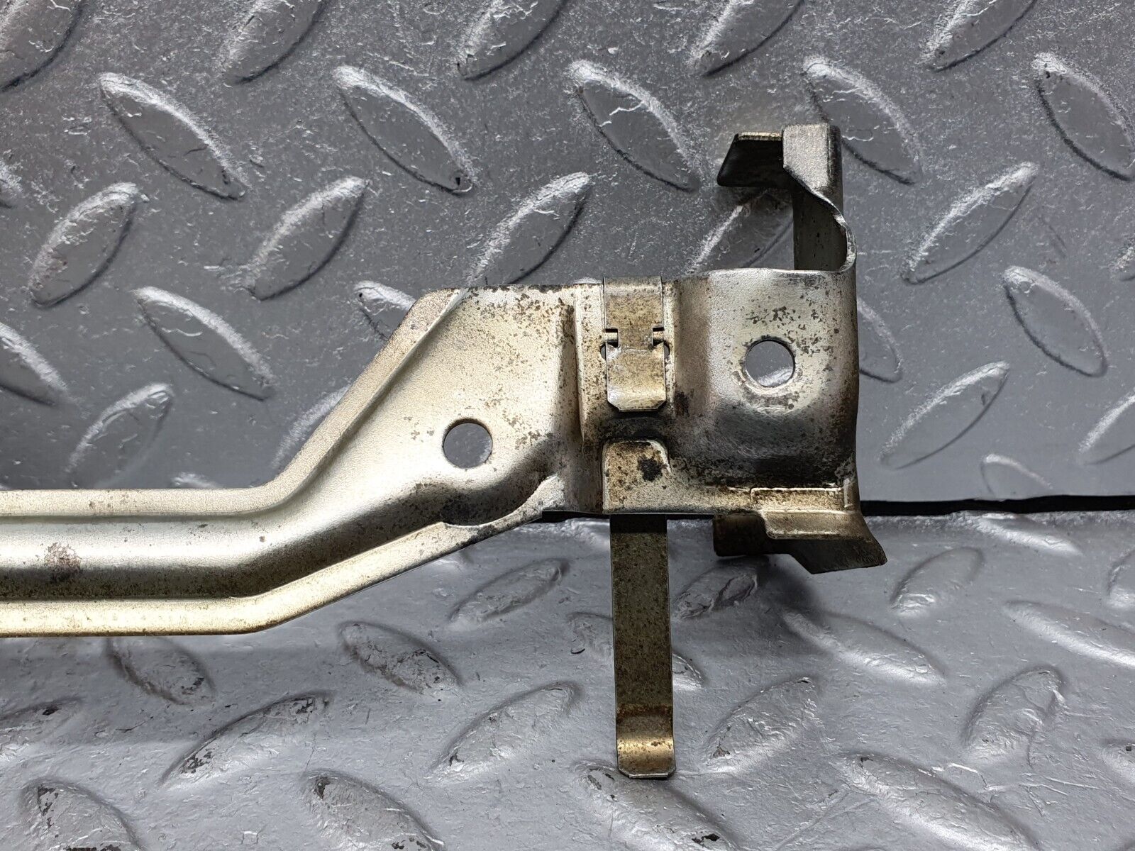 41258 Mercedes-Benz W126 300SE ABS Module Holder Bracket