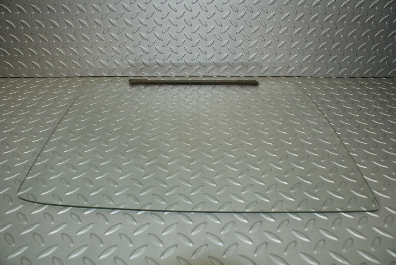 3096 Mercedes-Benz W115 220D Rear Left Door Window Glass