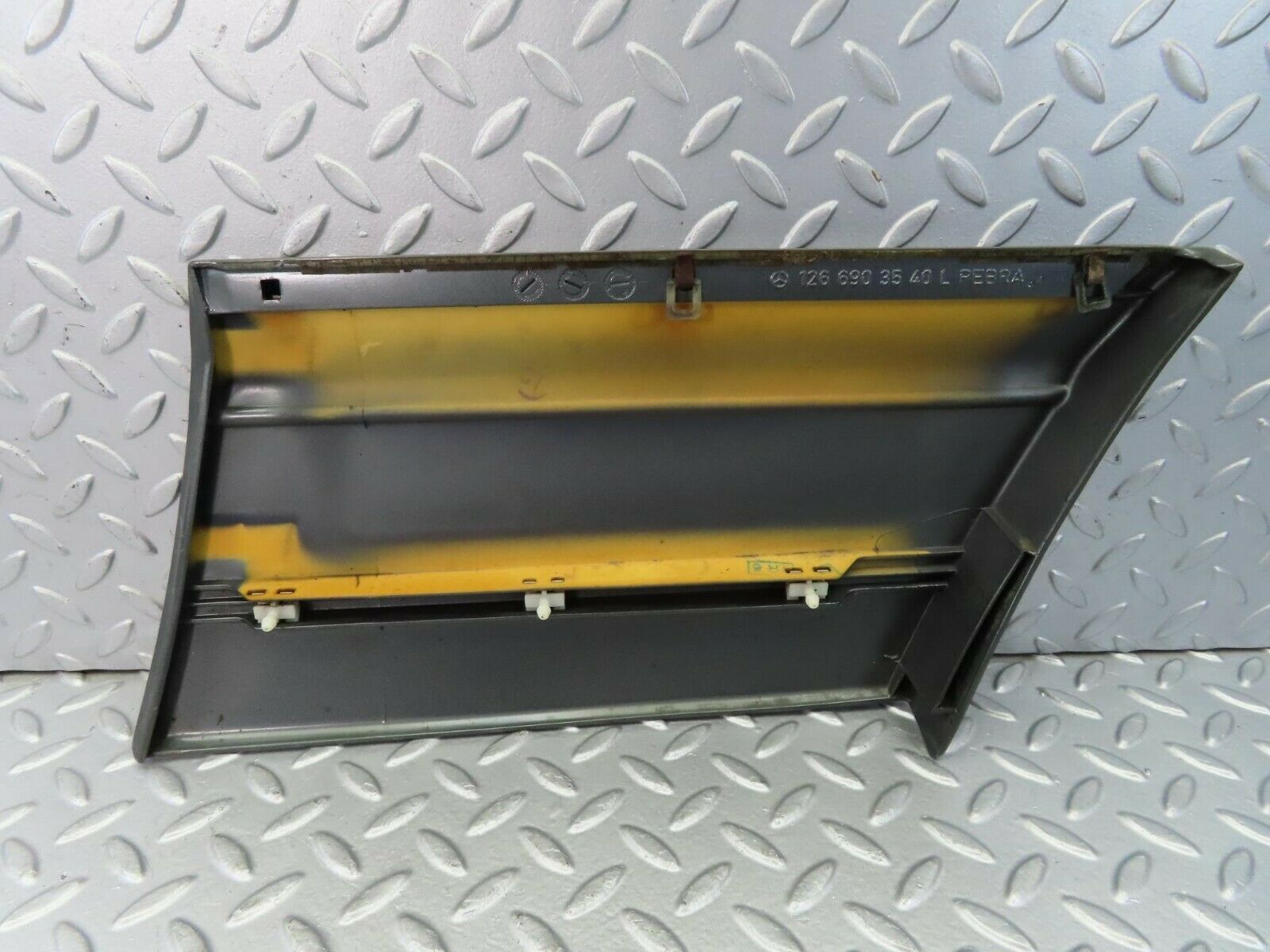 9032 Mercedes-Benz W126 Front Left Fender Wing Moulding Trim 1266903540