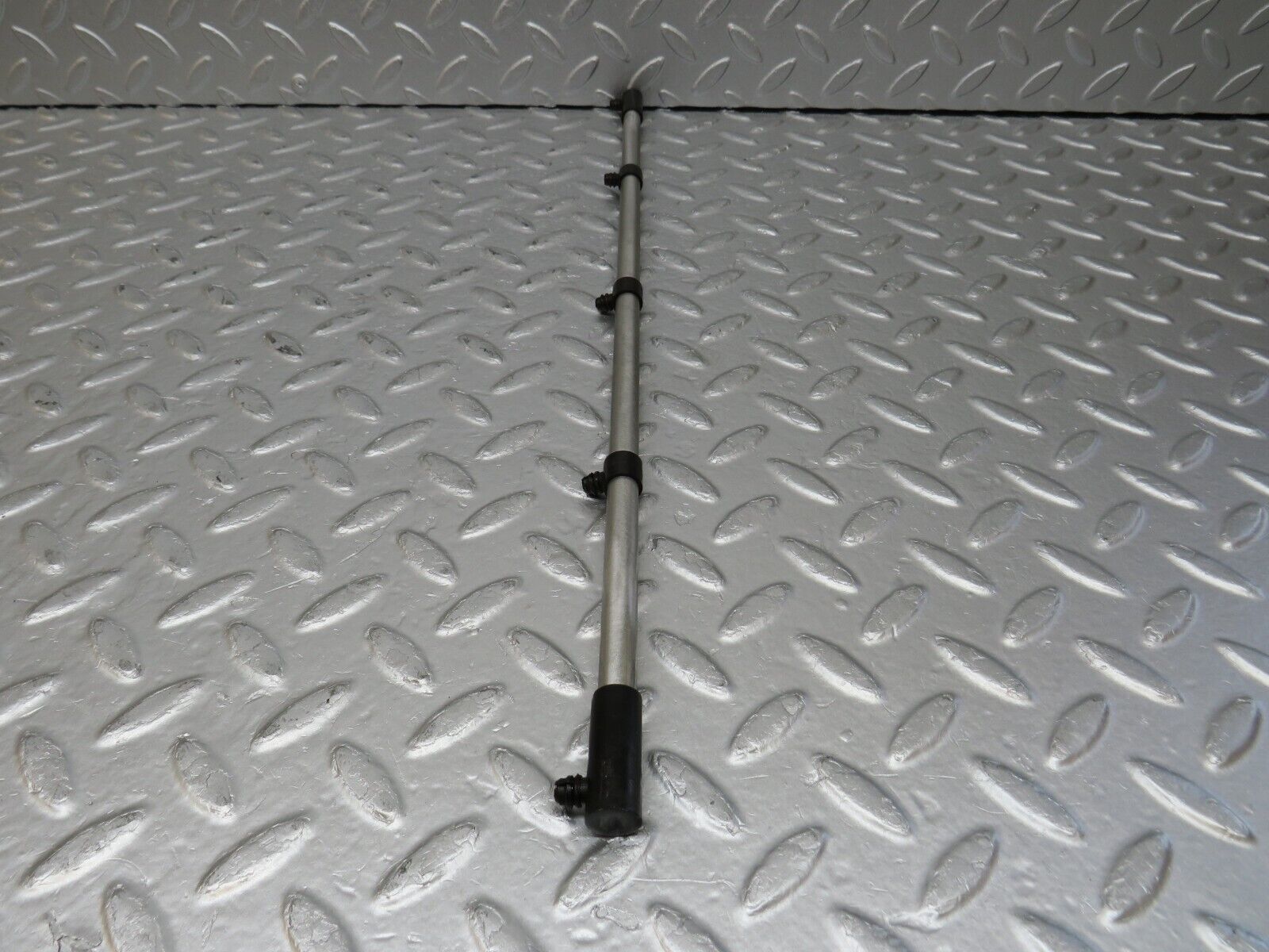 34550 Mercedes-Benz C126 380SEC Coupe Camshaft Oil Tube