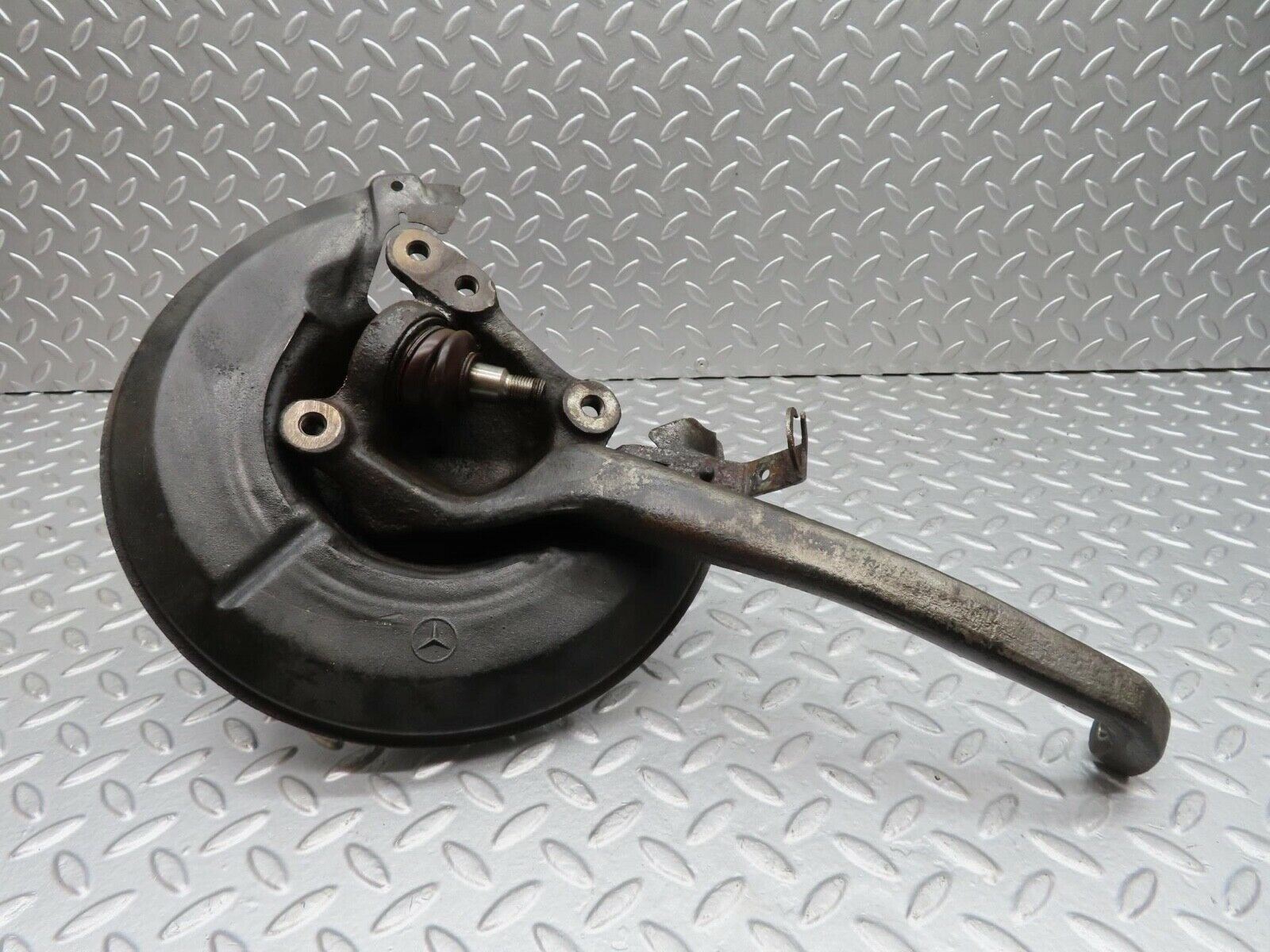 14825 Mercedes-Benz W116 350SE Front Left Wheel Hub