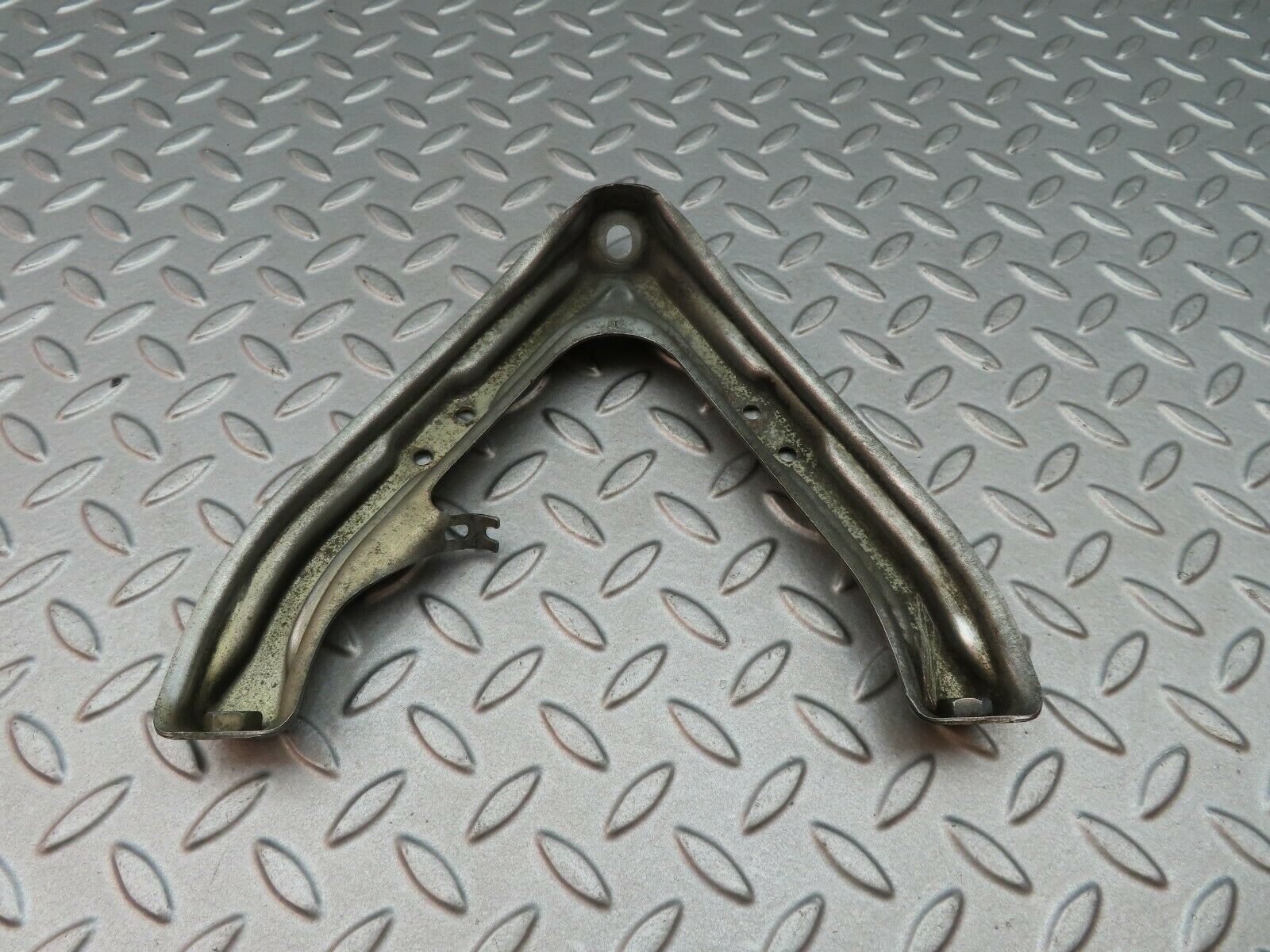 5637 Mercedes-Benz W124 230E Air Intake Manifold Bracket