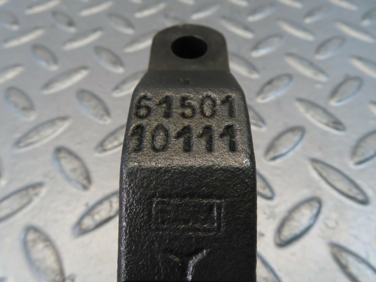 10992 Mercedes-Benz W115 220D Crankshaft Bearing Holder Block 6150110111