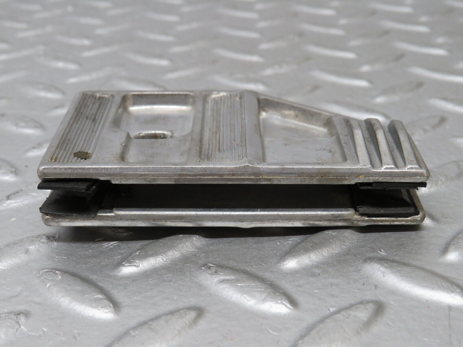 36887 Mercedes-Benz C126 420SEC Coupe Door Window Guide Bracket 1267250332