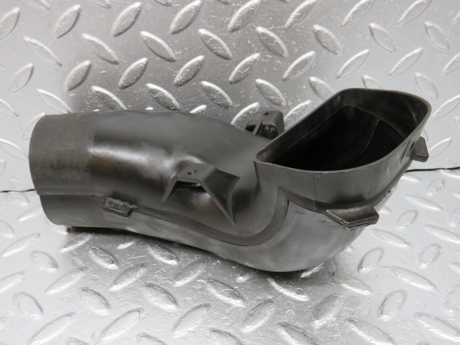 34290 Mercedes-Benz C126 380SEC Coupe Air Duct Right Side 1170940111