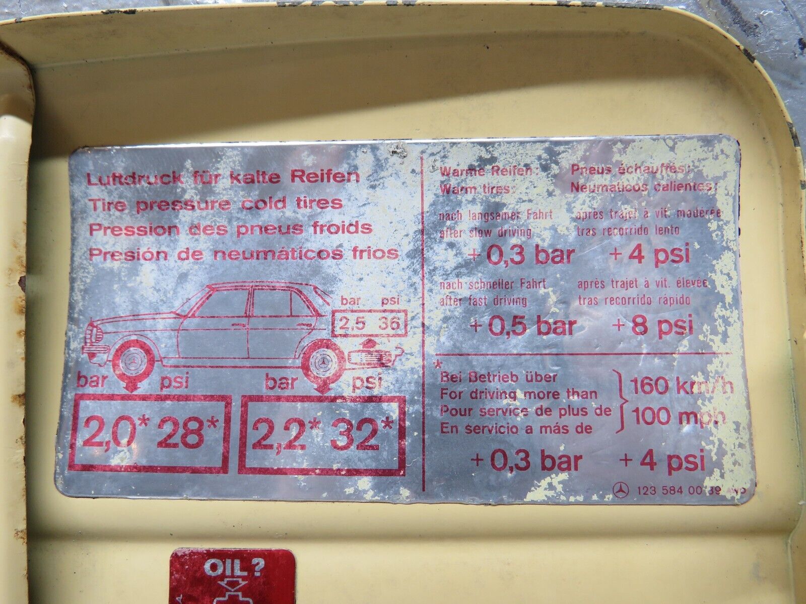 28744 Mercedes-Benz W123 230E Fuel Tank Flap Cap 1235840039