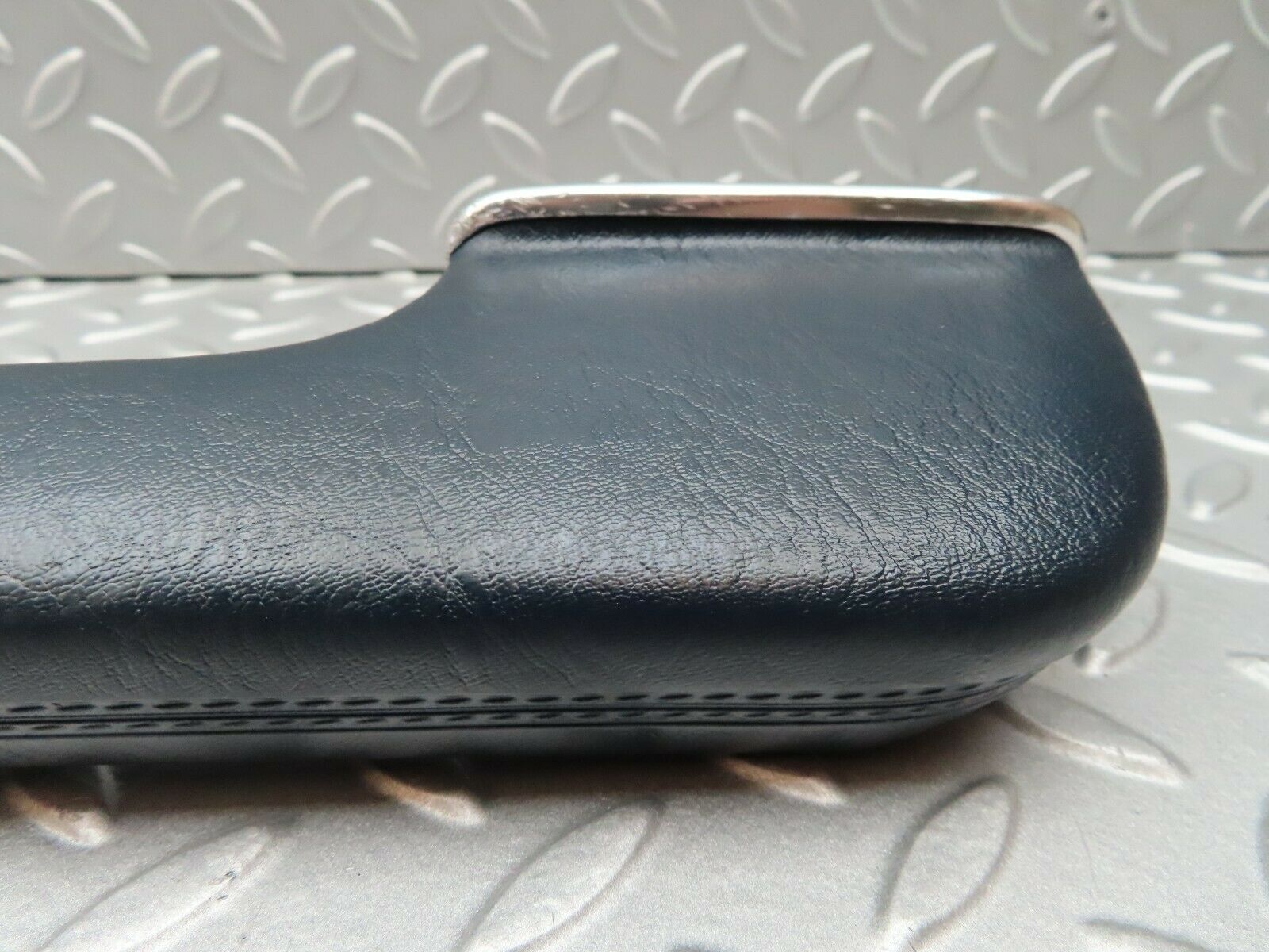 4283 Mercedes-Benz W123 230E Interior Door Handle Front Right Blue 1239702001