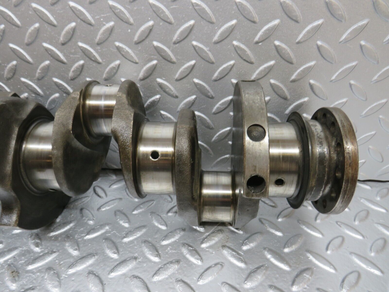 32929 Mercedes-Benz W123 300D Crankshaft OM617.912 6170310401