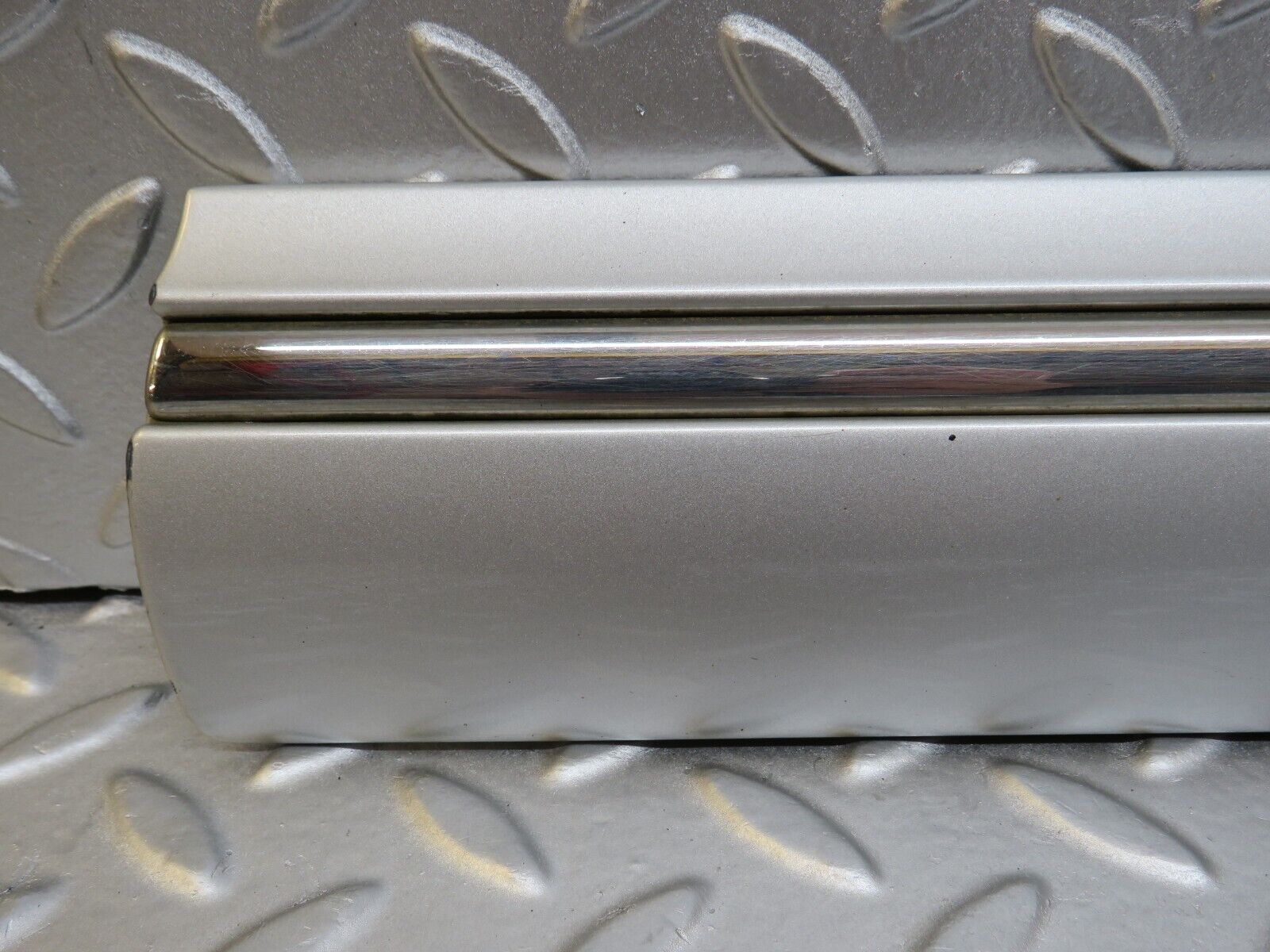 34714 Mercedes-Benz W210 320E Front Right Door Centre Moulding Trim 2106900482