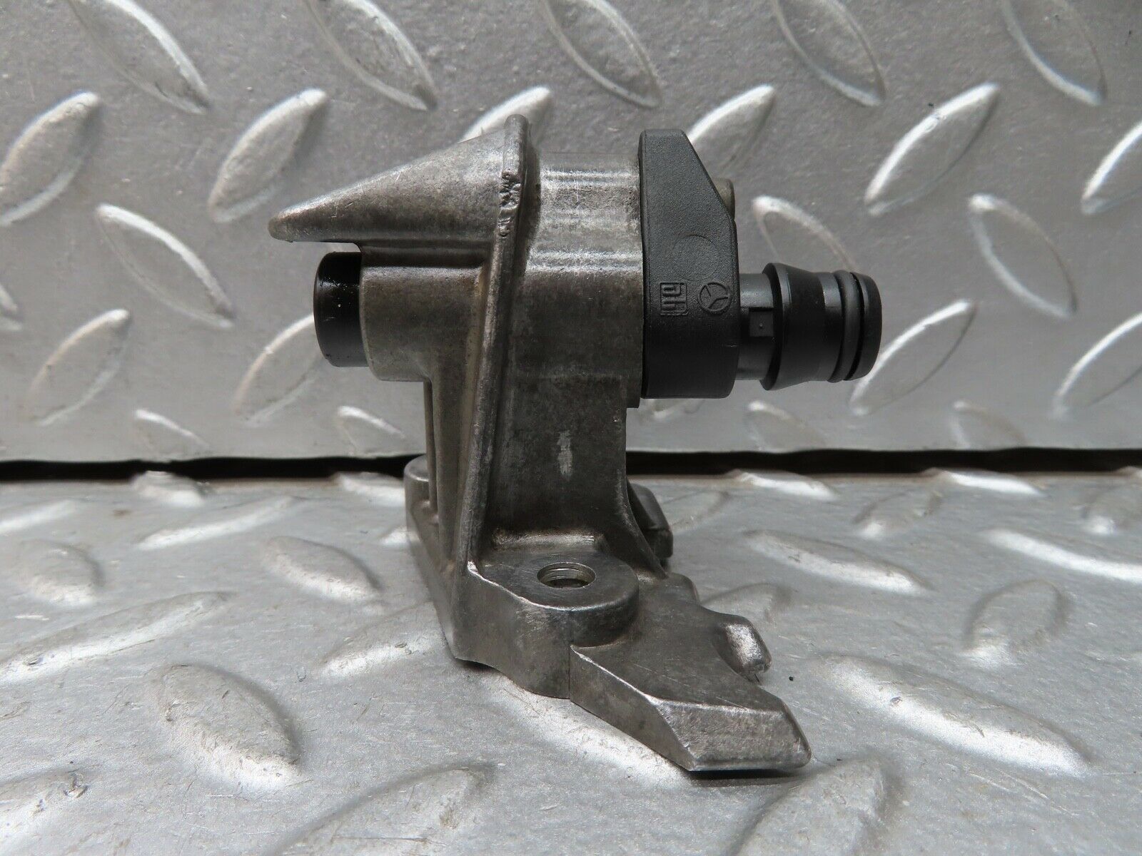 19553 Mercedes-Benz C140 CL420 Coupe Crankshaft Sensor With Holder 1161580640