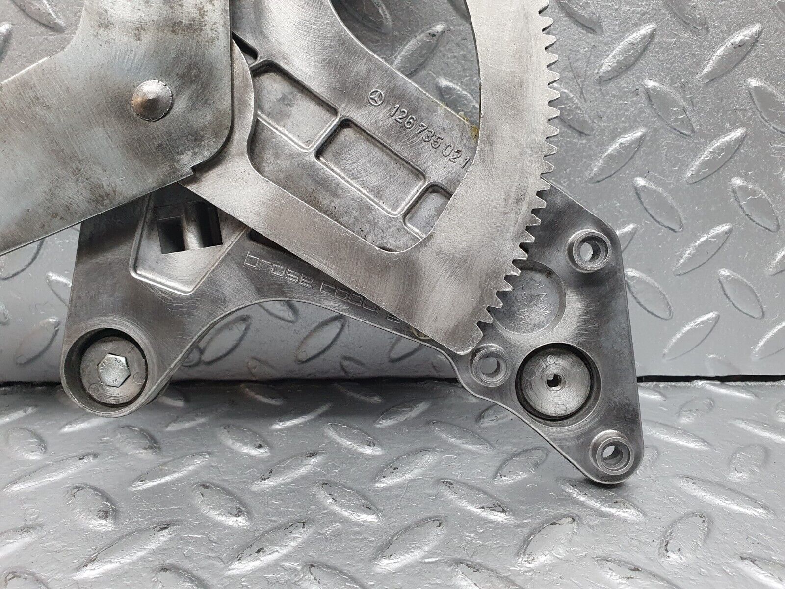 40986 Mercedes-Benz W126 300SE Rear Right Power Window Regulator 1267350211