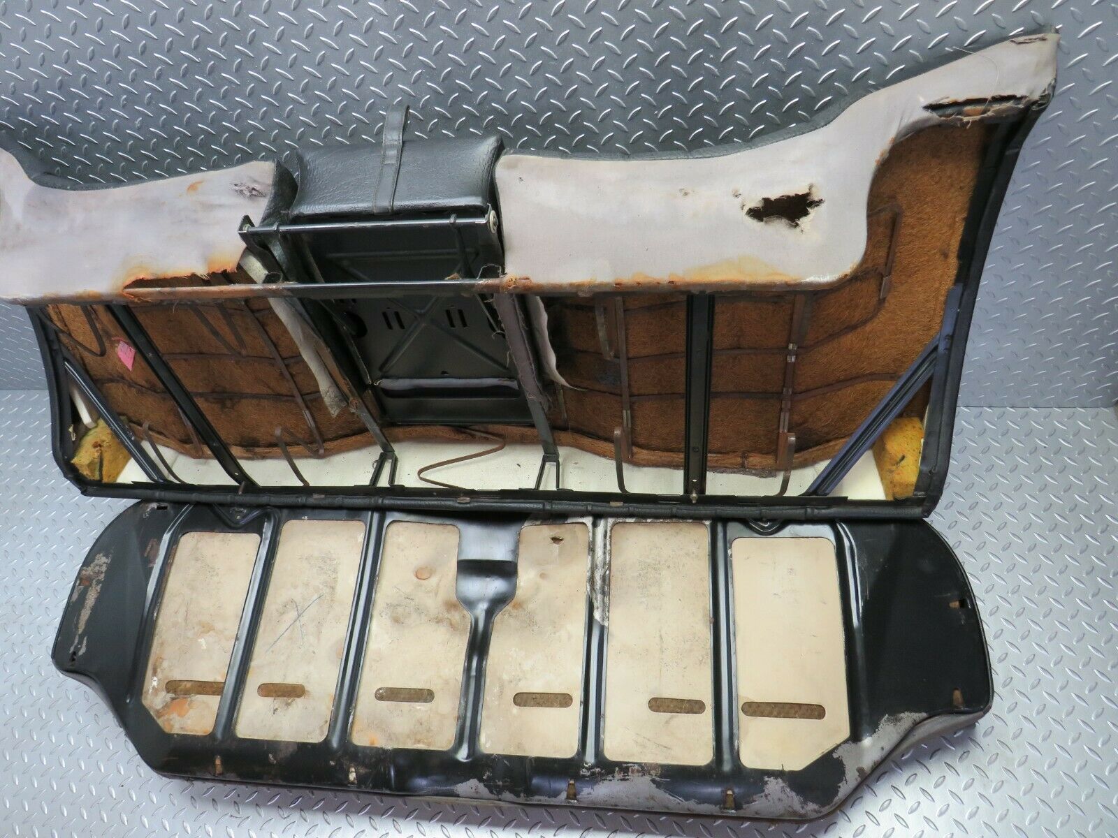 24488 Mercedes-Benz W108 Rear Seat Black 1089240116