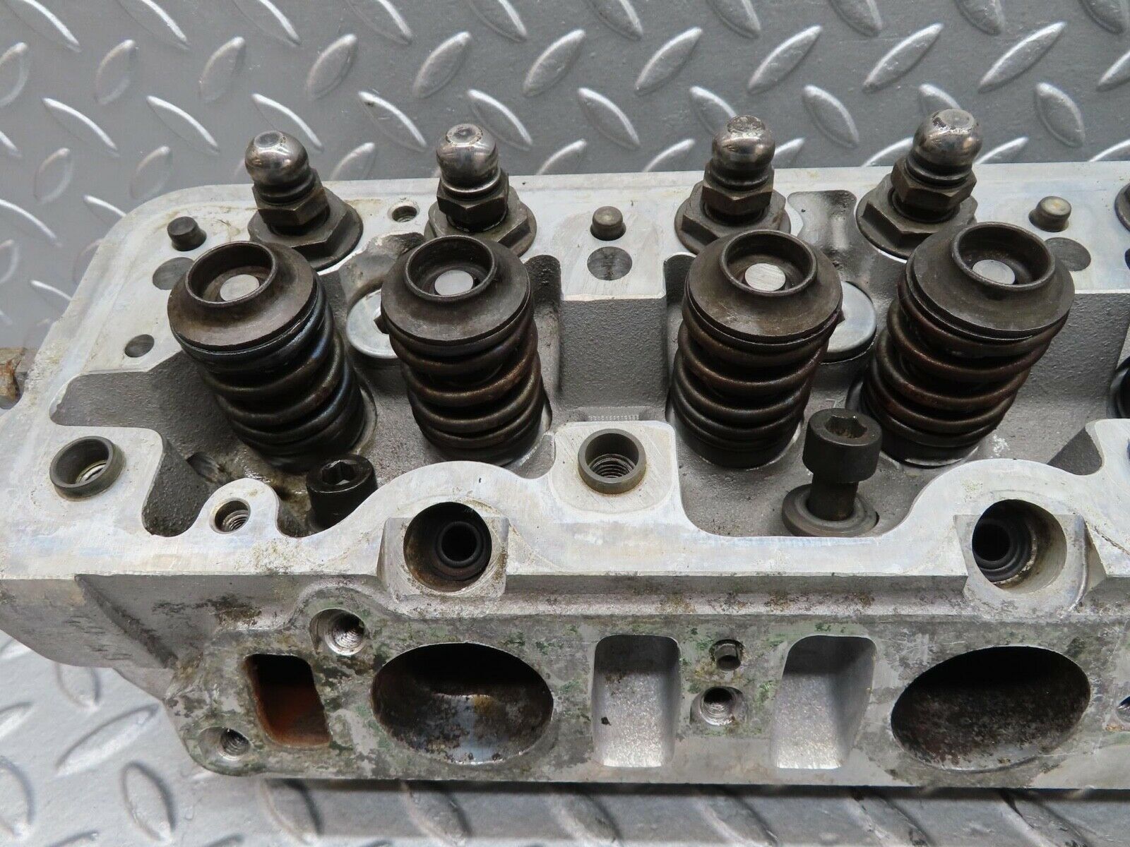 16533 Mercedes-Benz C107 350SLC Coupe Cylinder Head Left Side 1160161801