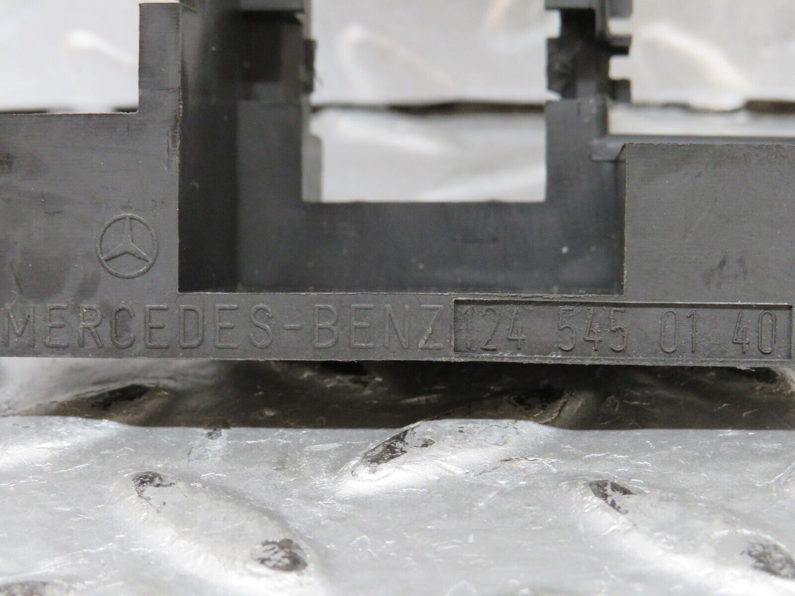 26586 Mercedes-Benz C124 220CE Coupe Fuse Relay Holder Bracket 1245450140