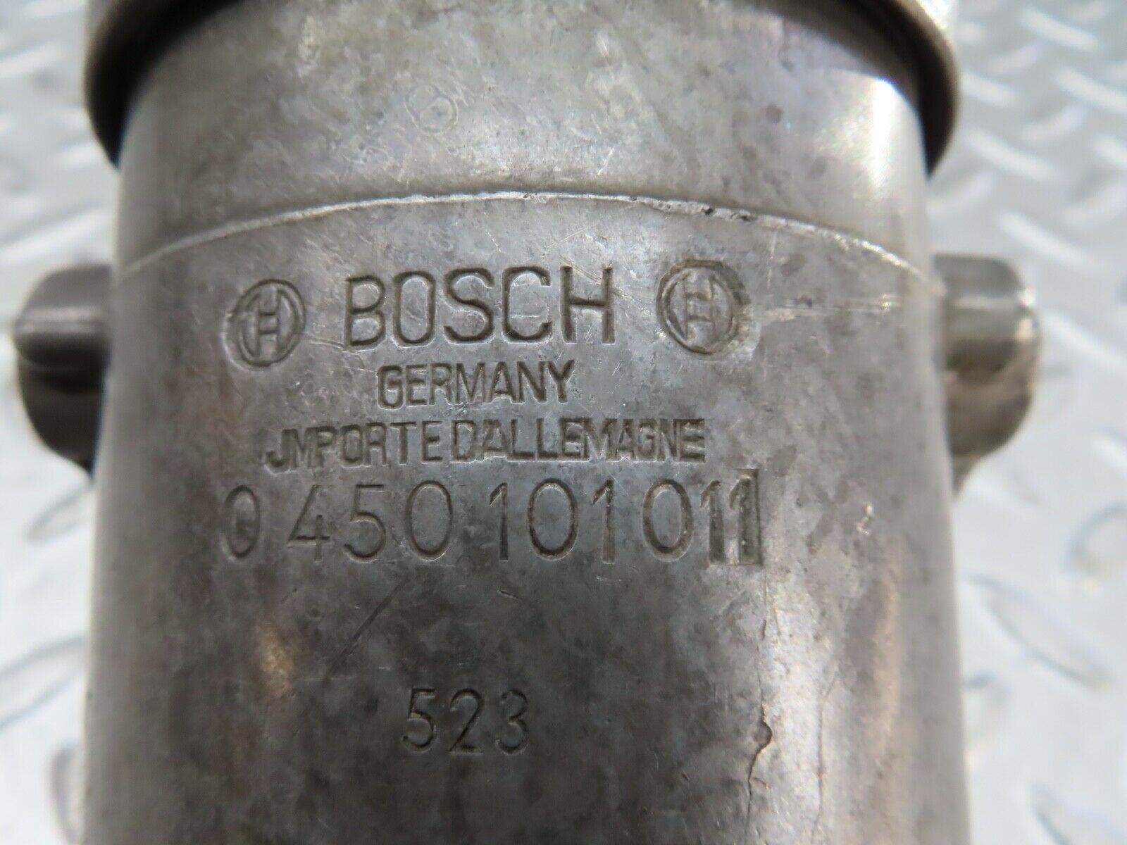 19224 Mercedes-Benz W123 300D Fuel Filter Housing 0450101011