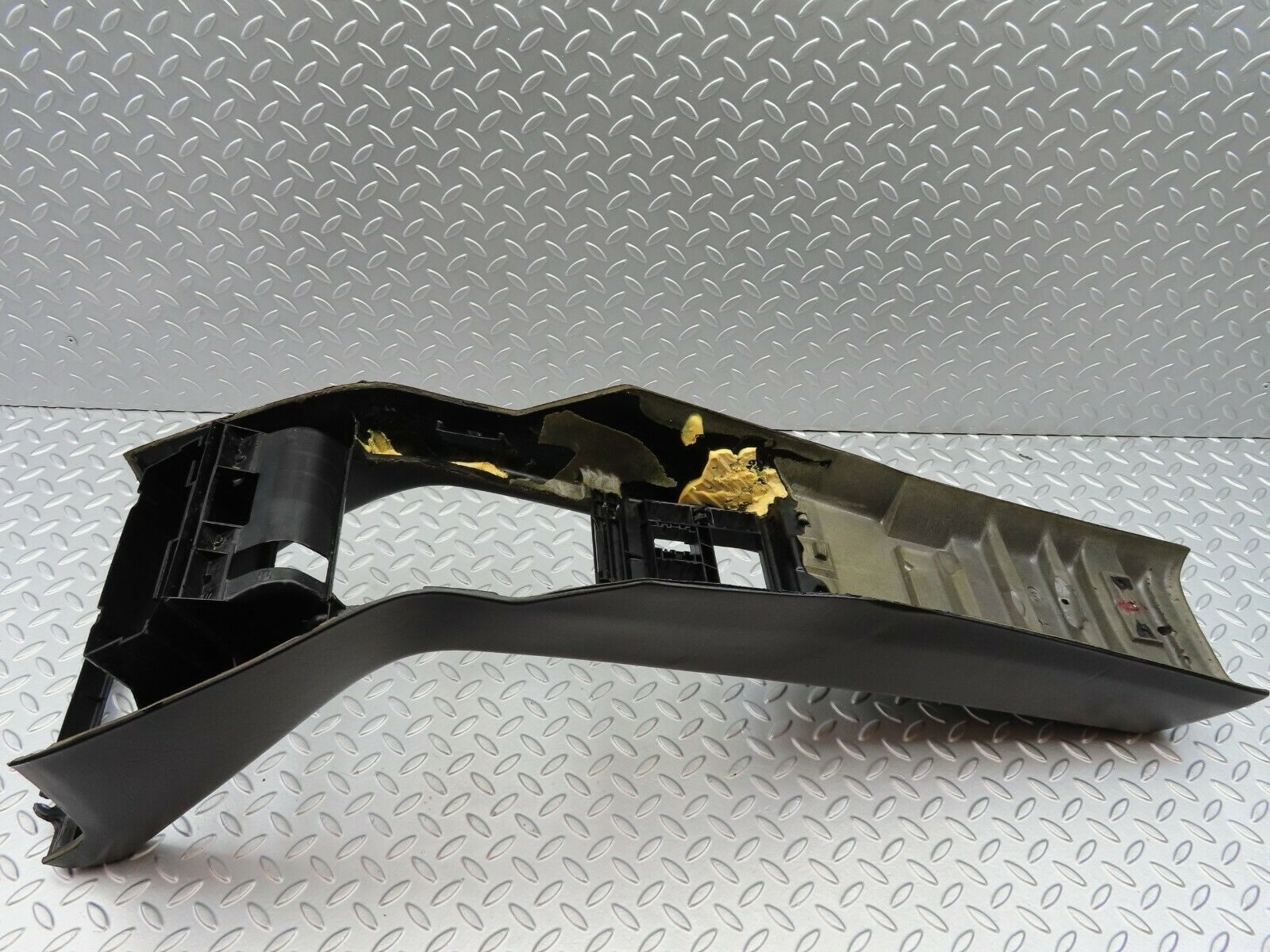 6456 Mercedes-Benz S124 E220 Wagon Centre Console Black