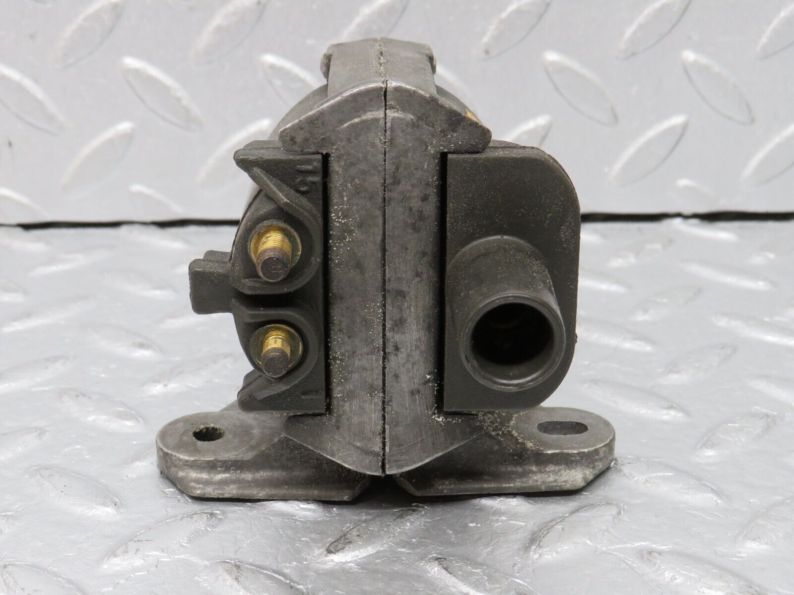 38852 Mercedes-Benz W201 190E 2.6L Ignition Coil 0001585403 2051.0170.002