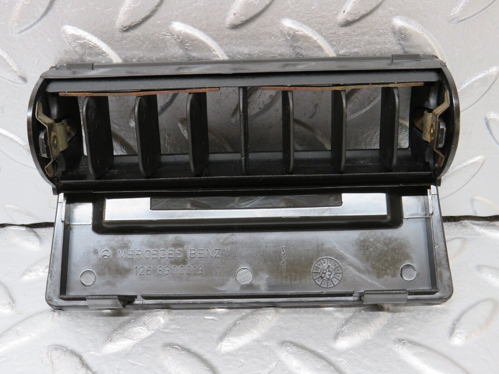 34339 Mercedes-Benz C126 380SEC Coupe Centre Console Air Vent 1268300013