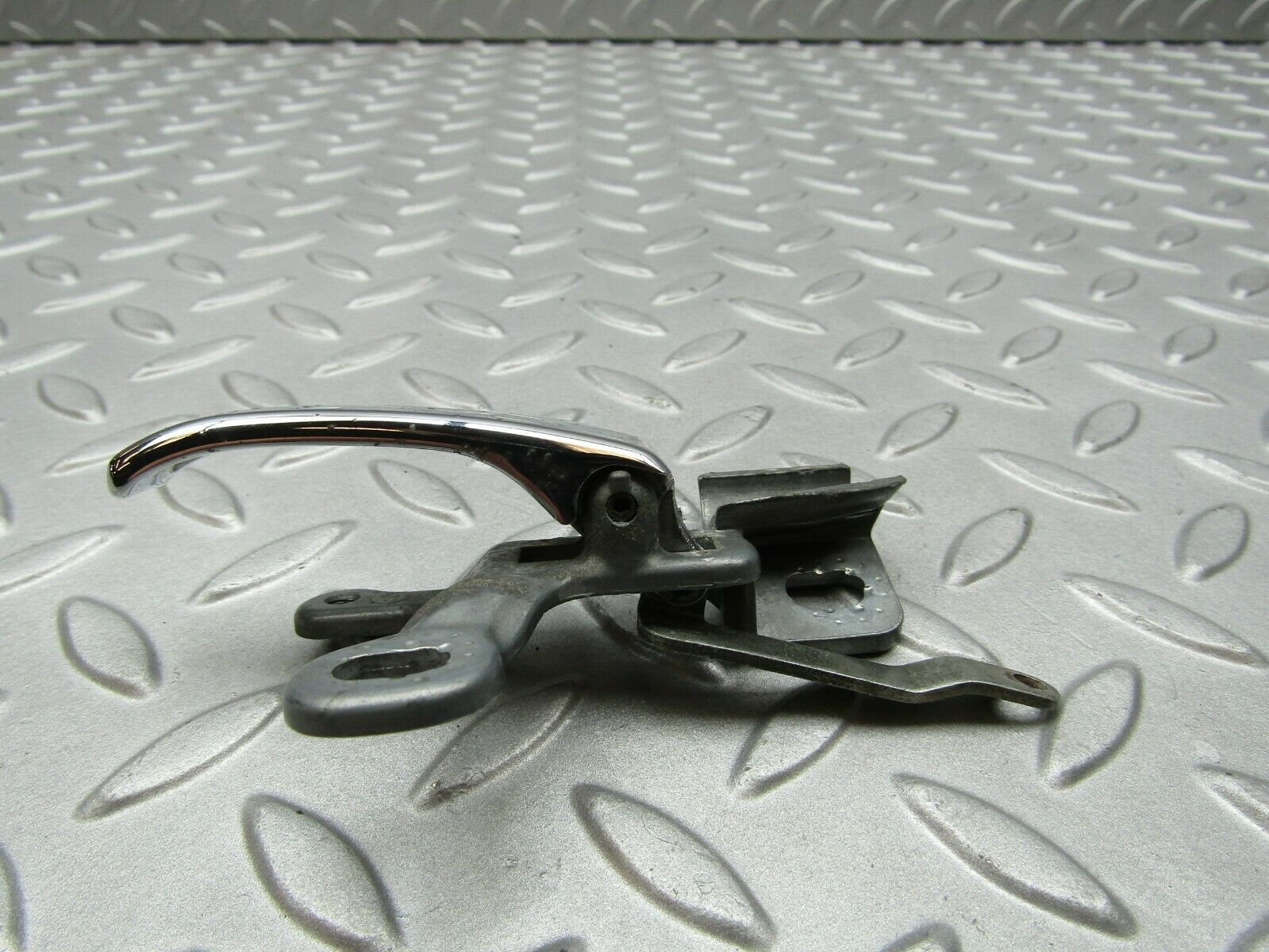 3300 Mercedes-Benz W108 280SE Chrome Door Handle Right 1157660219