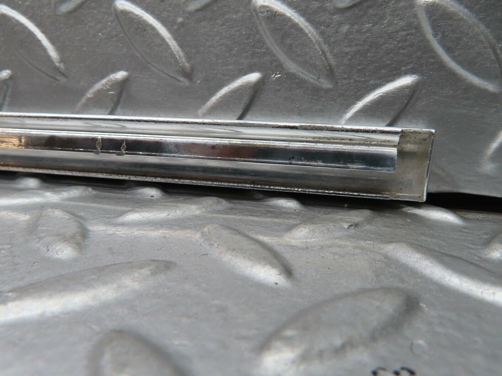 21038 Mercedes-Benz W123 230E Front Right Door Chrome Moulding Trim