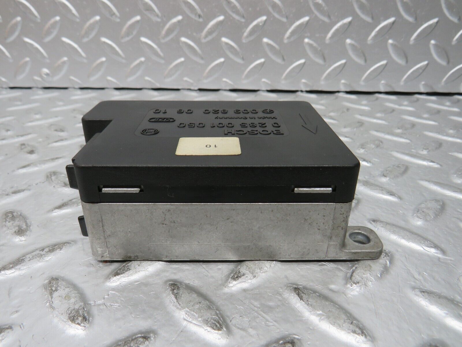 27191 Mercedes-Benz W123 280E Crash Sensor Bosch 0038200610 0285001050