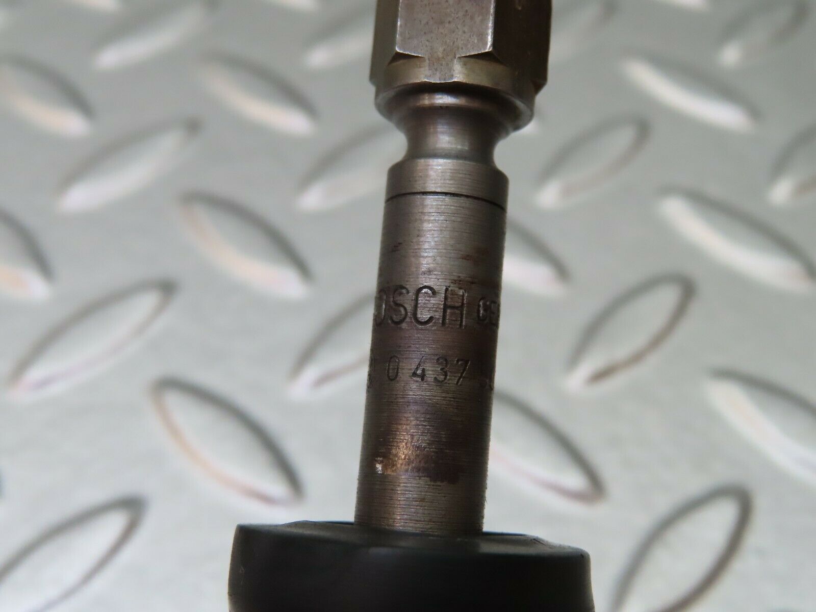 4424 Mercedes-Benz W123 230E Fuel Injector Bosch 0437502010