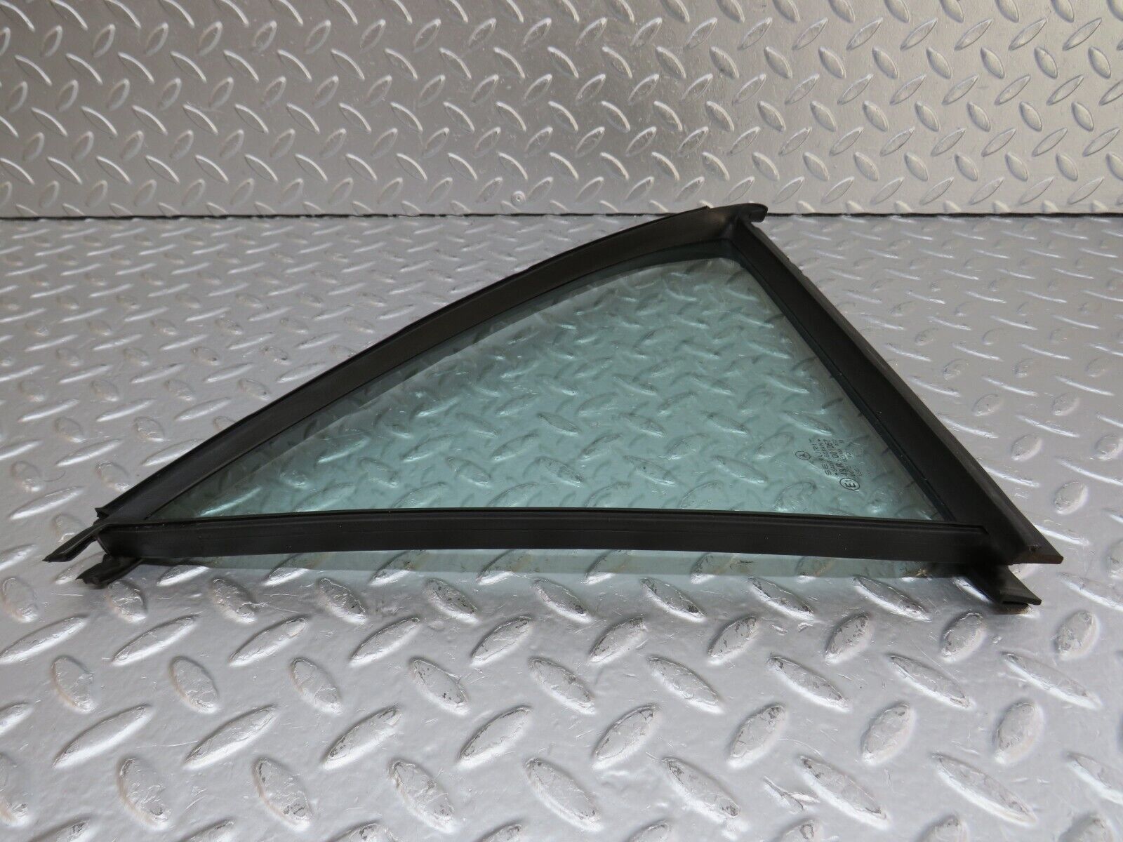 33259 Mercedes-Benz W202 C180 Rear Left Quarter Window Glass 2027350124