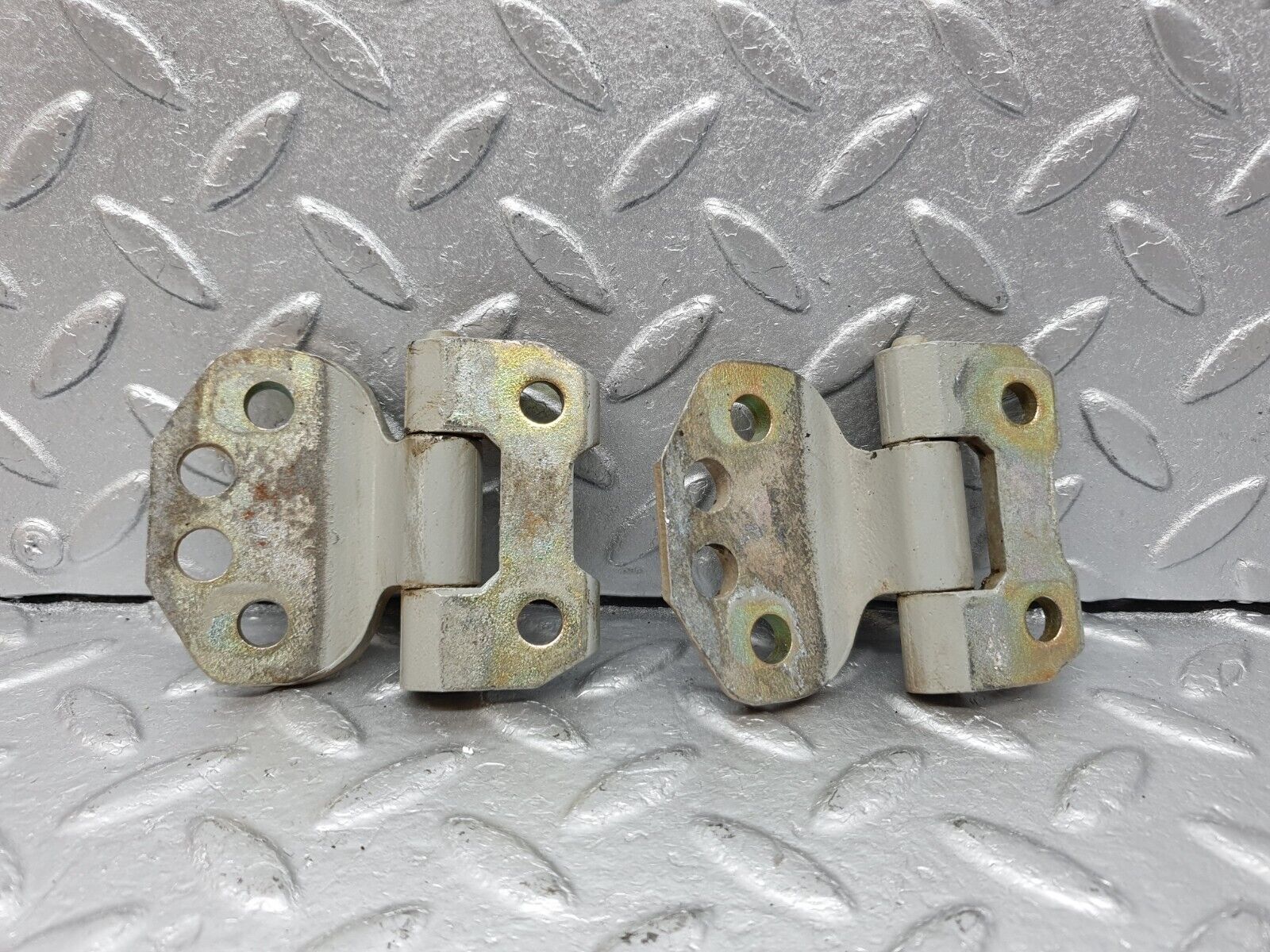 41530 Mercedes-Benz W124 200E Door Hinge Right Side