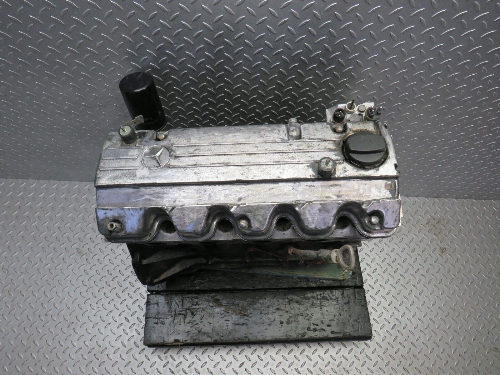 30570 Mercedes-Benz W124 230E Complete Engine 1020113501 M102.982