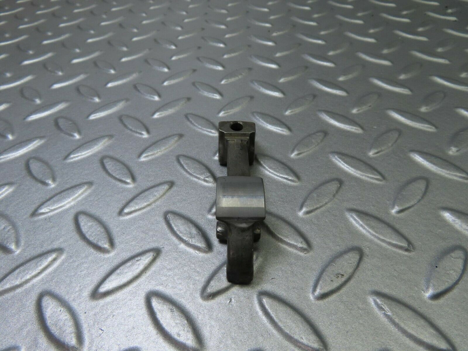 9132 Mercedes-Benz W108 Valve Rocker Arm With Retaining Spring