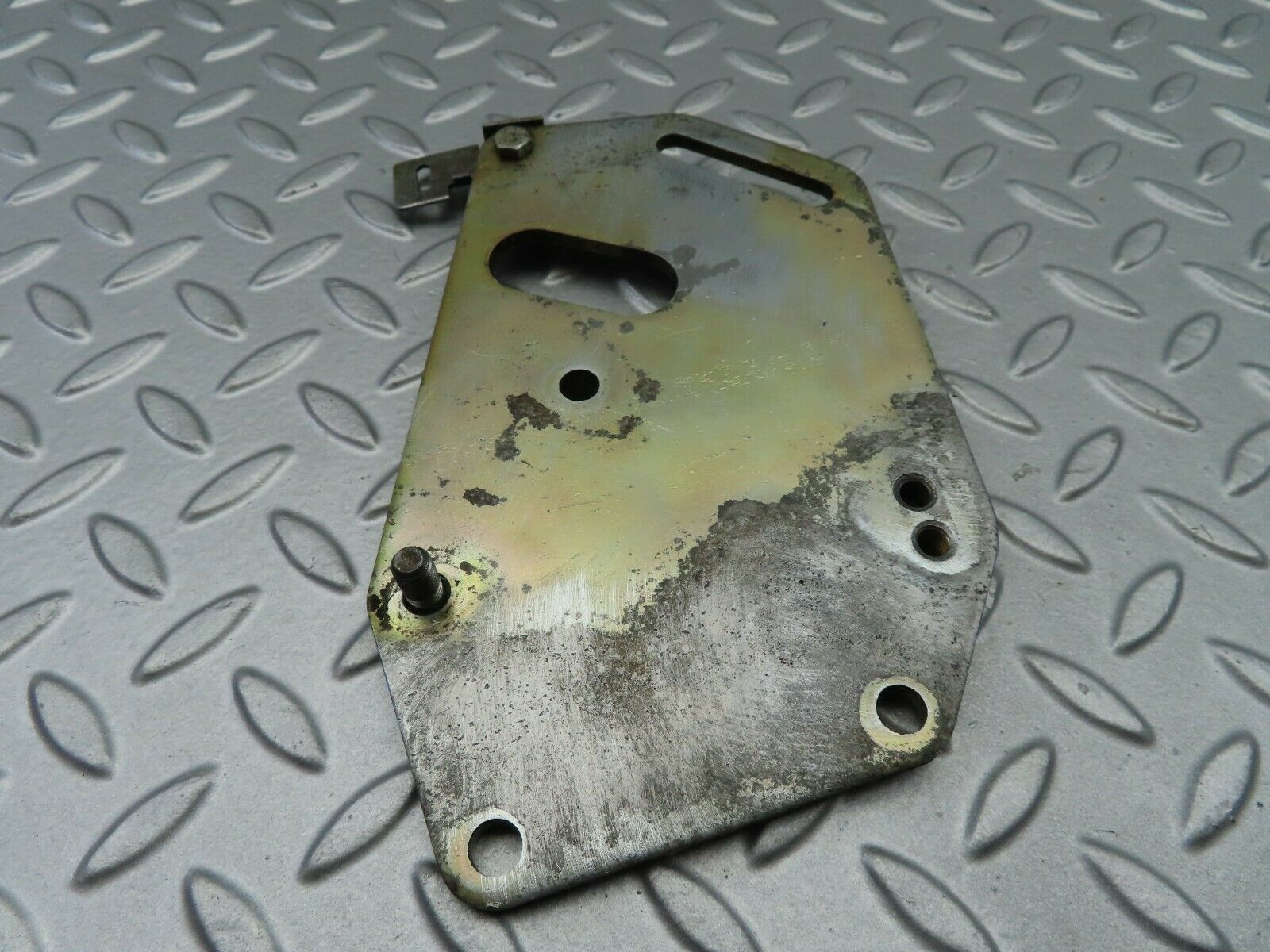 7079 Mercedes-Benz C107 350SLC Coupe Power Steering Pump Bracket