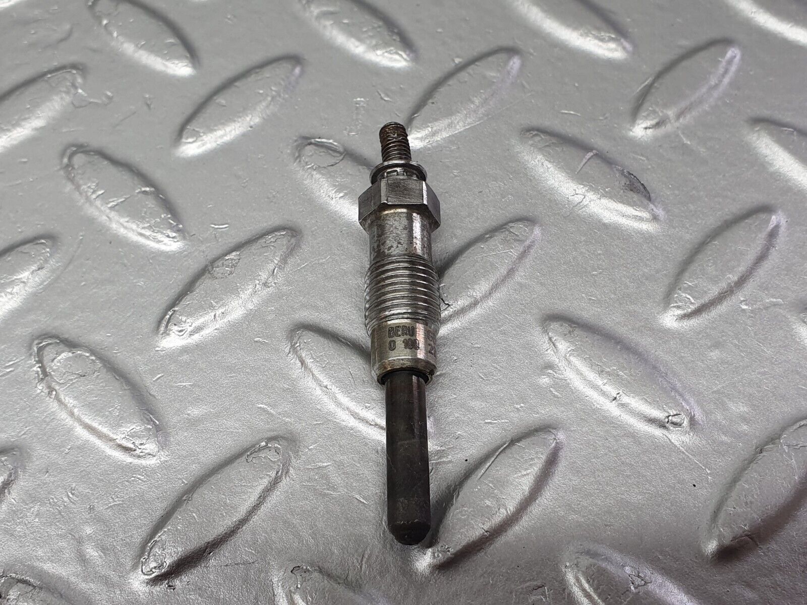 40848 Mercedes-Benz W123 300D Glow Plug Beru 0100221107