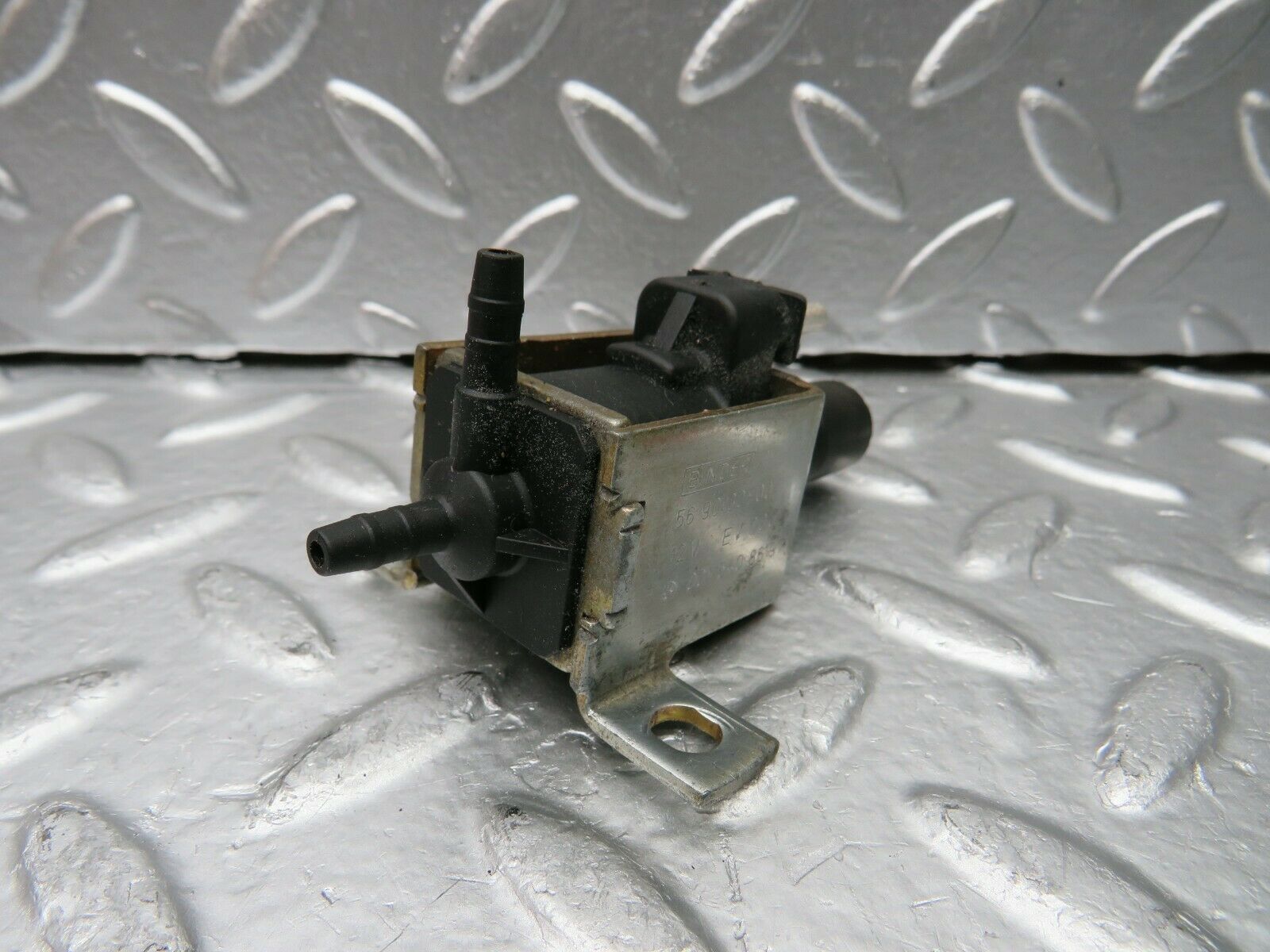 22579 Mercedes-Benz C124 E220 Coupe Vacuum Solenoid Binder 0015408697